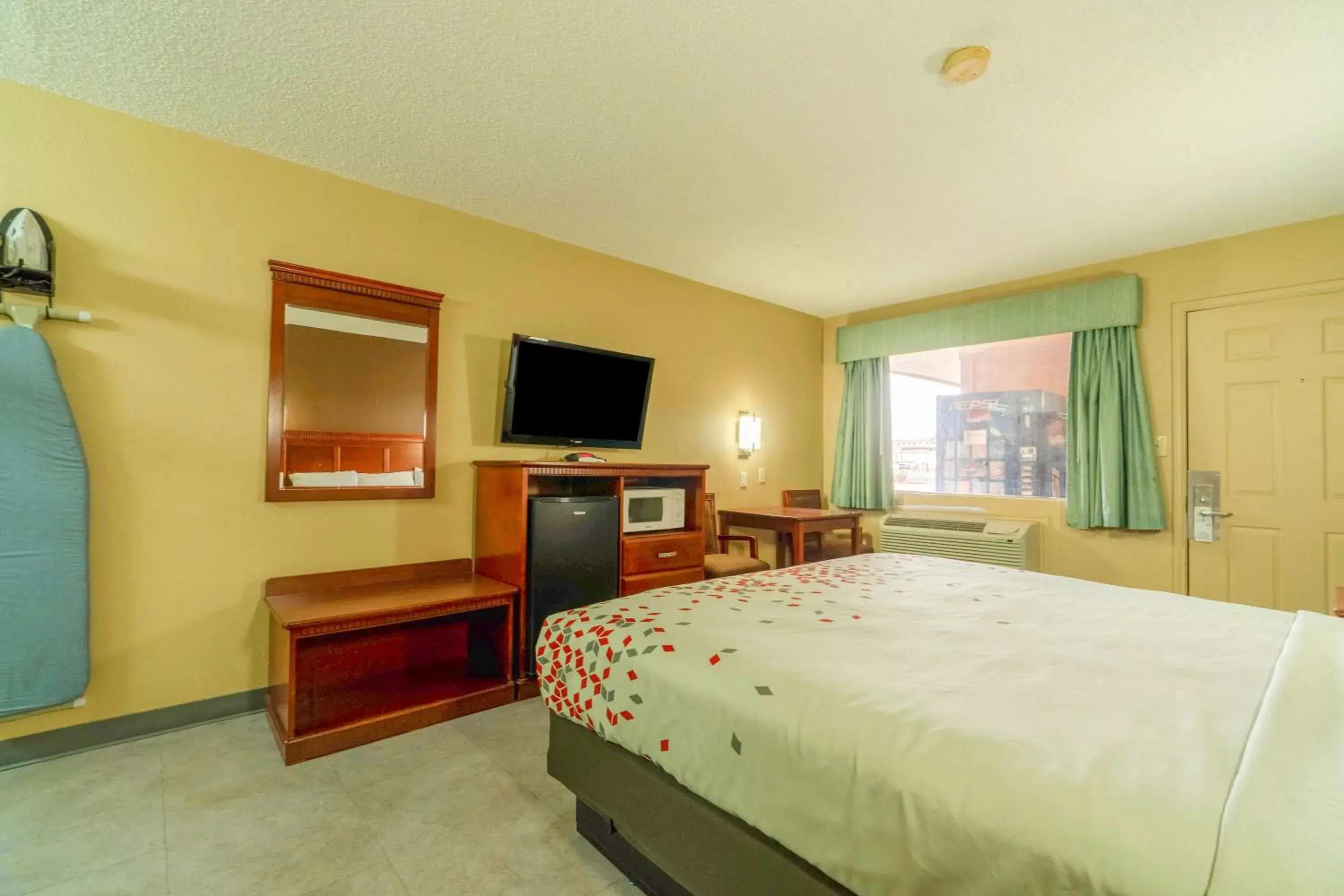 Bedroom, Bed in Crown Inn By OYO Denver Tx Bedroom, Bed in Crown Inn By OYO Denver Tx