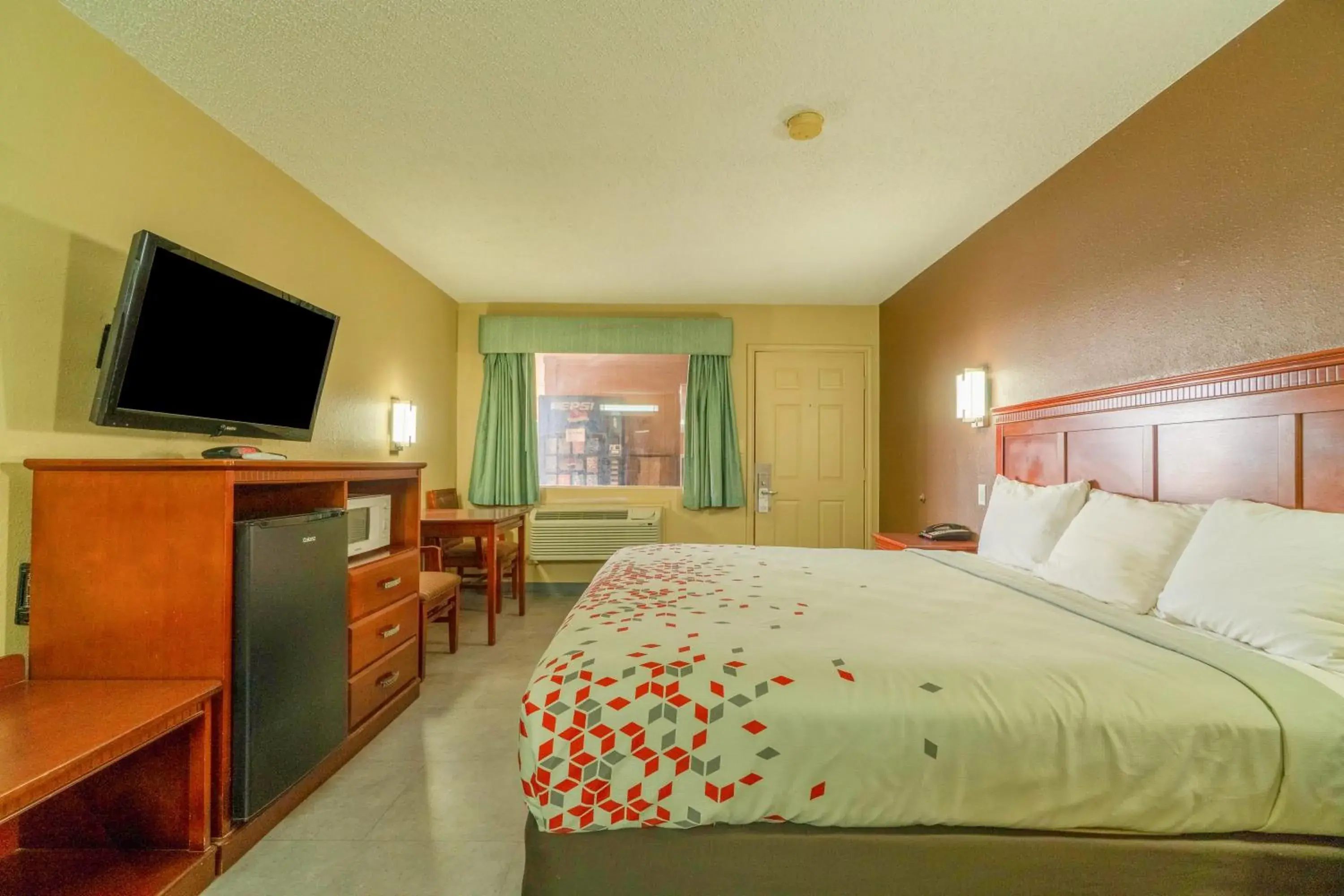 Bedroom, Bed in Crown Inn By OYO Denver Tx Bedroom, Bed in Crown Inn By OYO Denver Tx