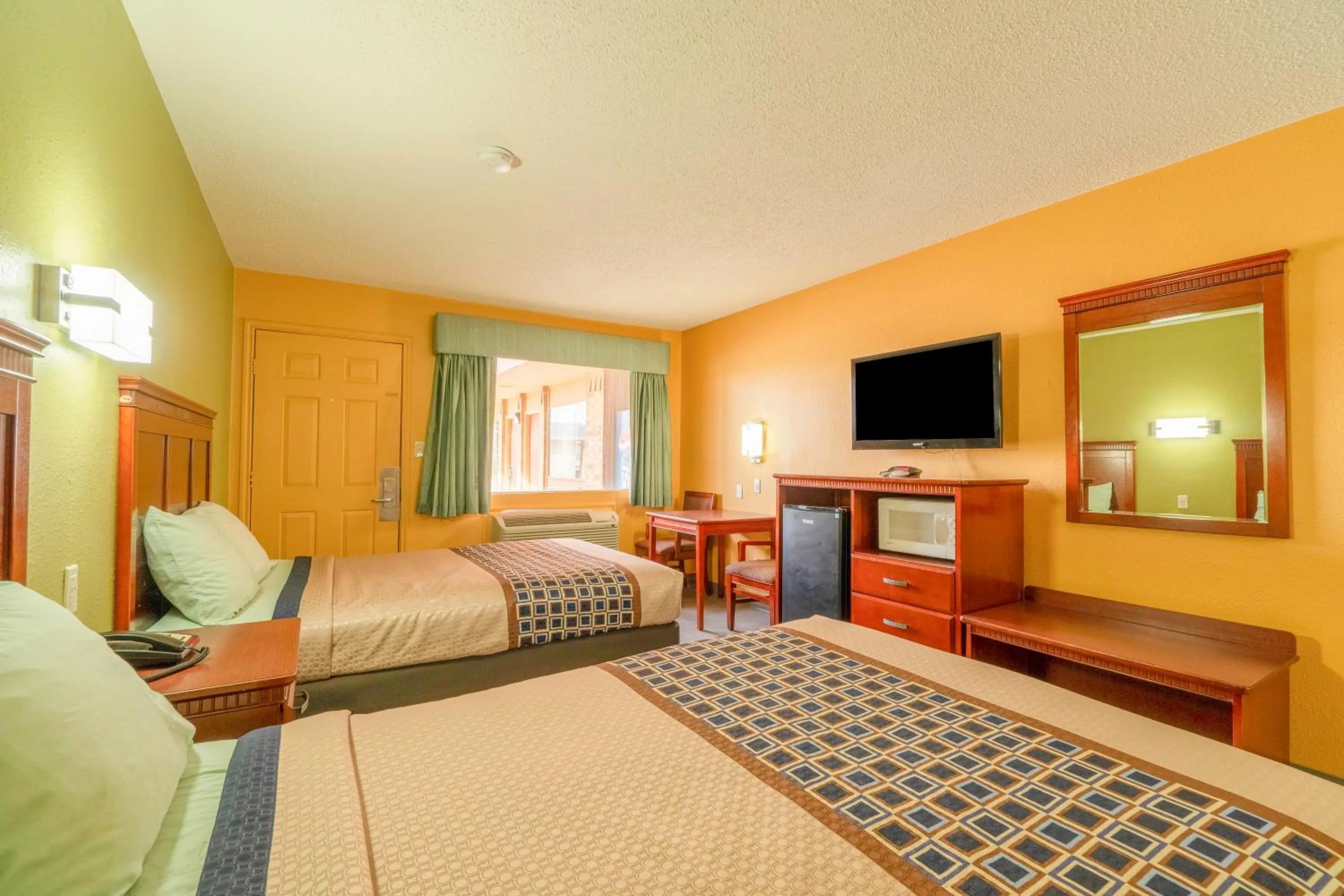 Bedroom, Bed in Crown Inn By OYO Denver Tx