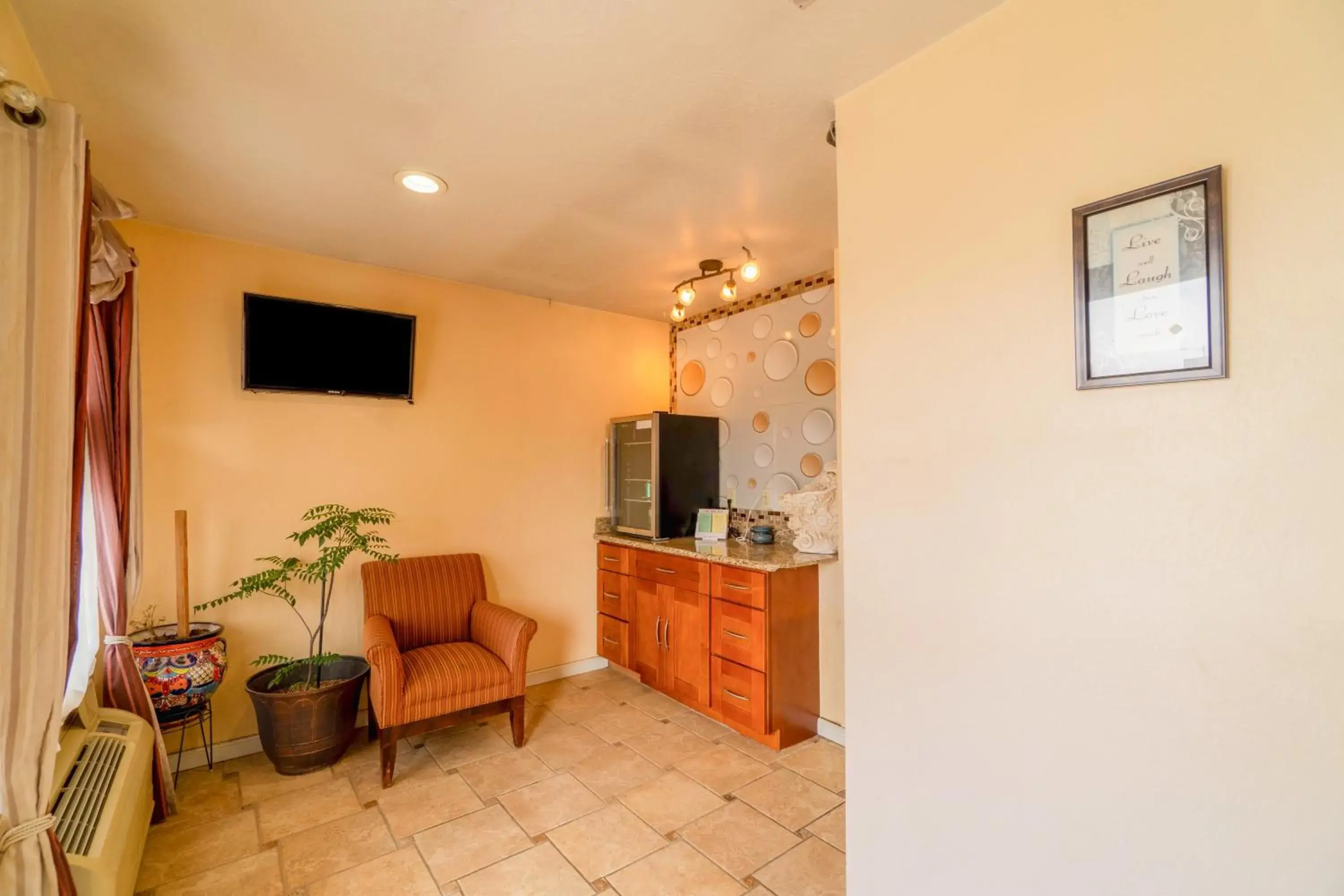 Lobby or reception in Crown Inn By OYO Denver Tx Lobby or reception in Crown Inn By OYO Denver Tx