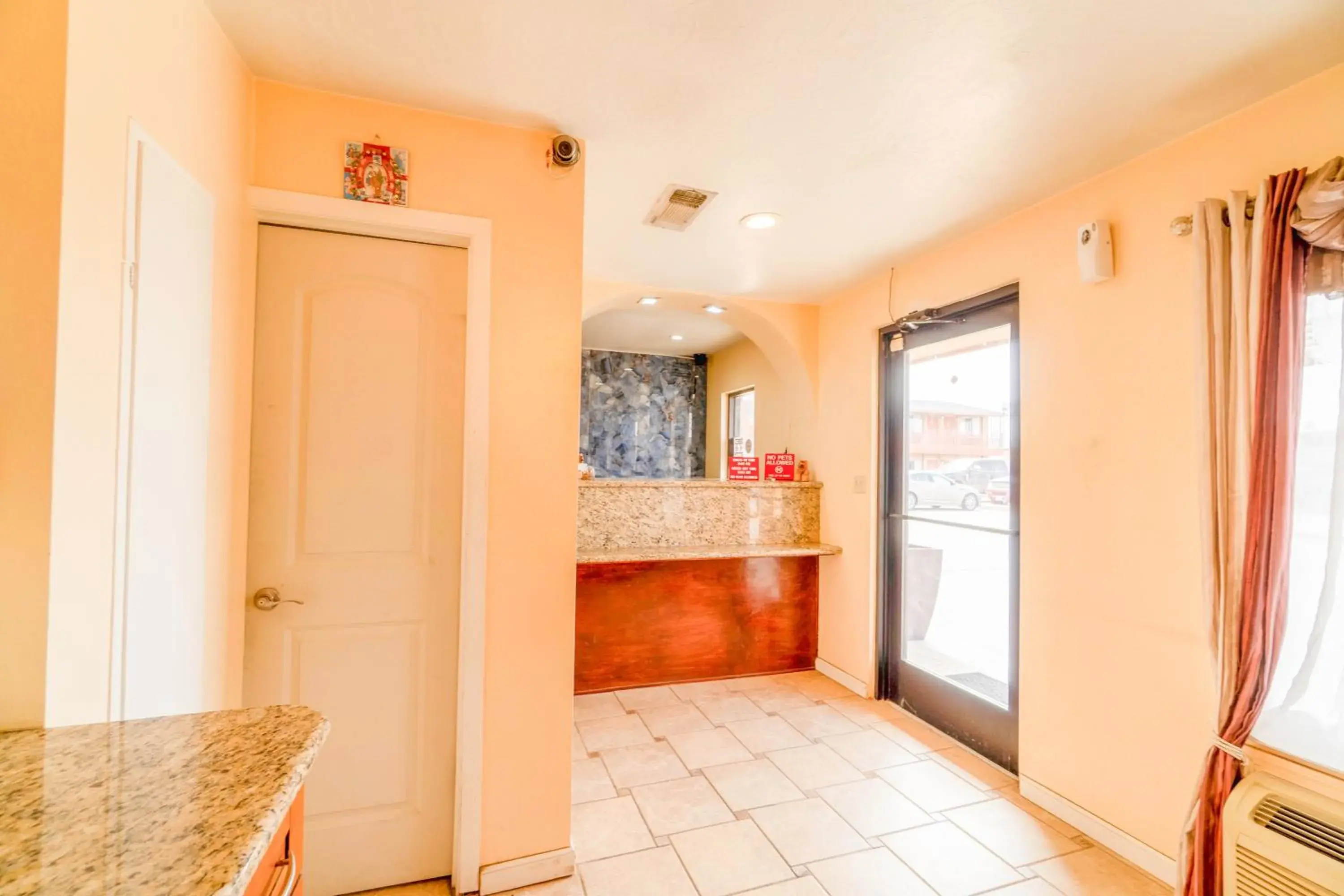 Lobby or reception in Crown Inn By OYO Denver Tx Lobby or reception in Crown Inn By OYO Denver Tx