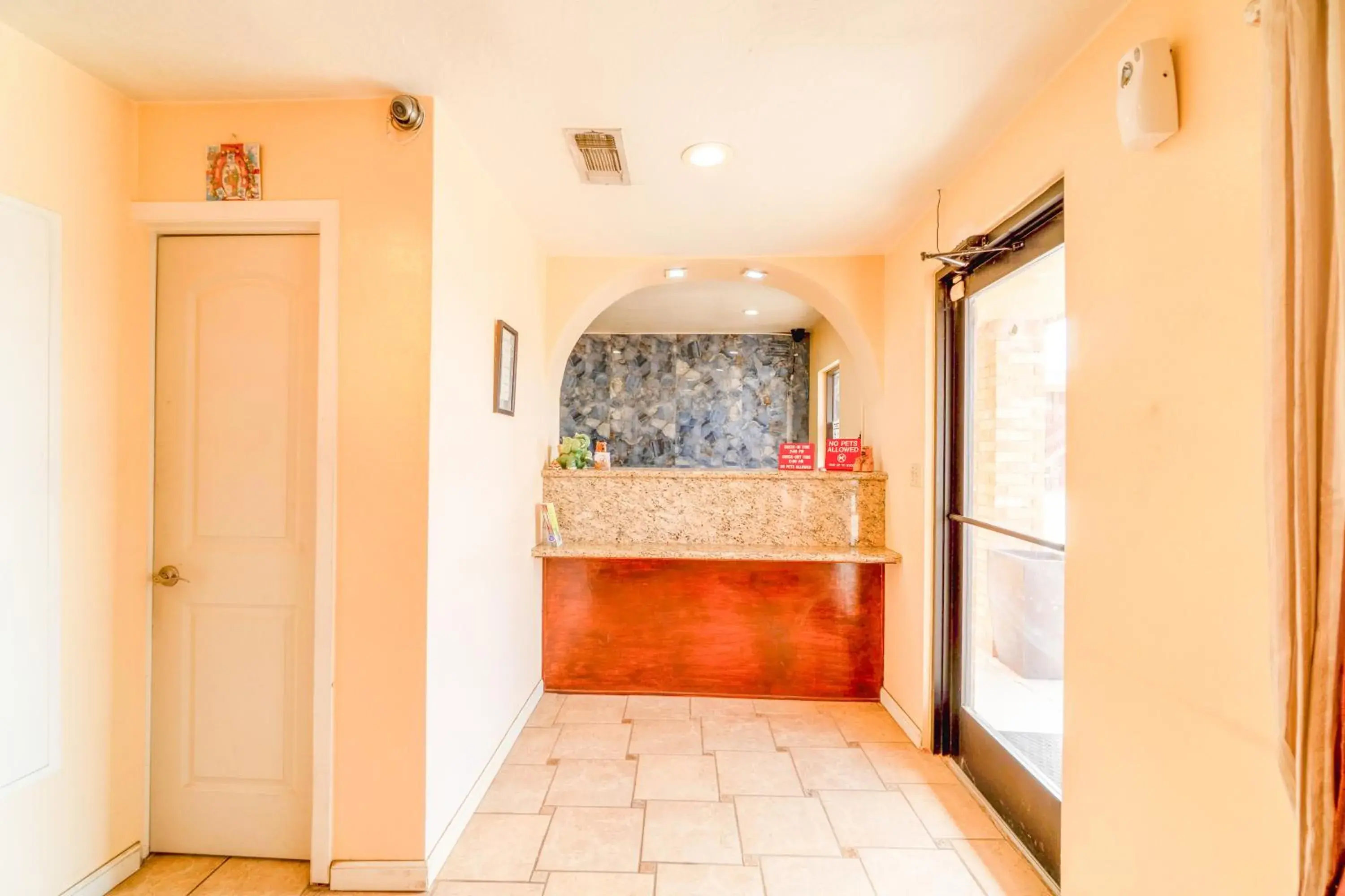 Lobby or reception in Crown Inn By OYO Denver Tx Lobby or reception in Crown Inn By OYO Denver Tx