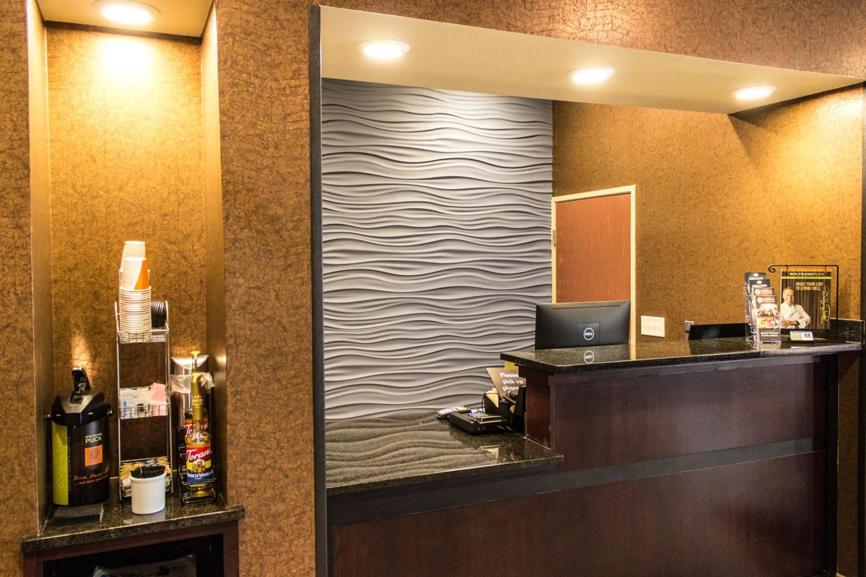 Lobby or reception in Cobblestone Hotel & Suites - Chippewa Falls