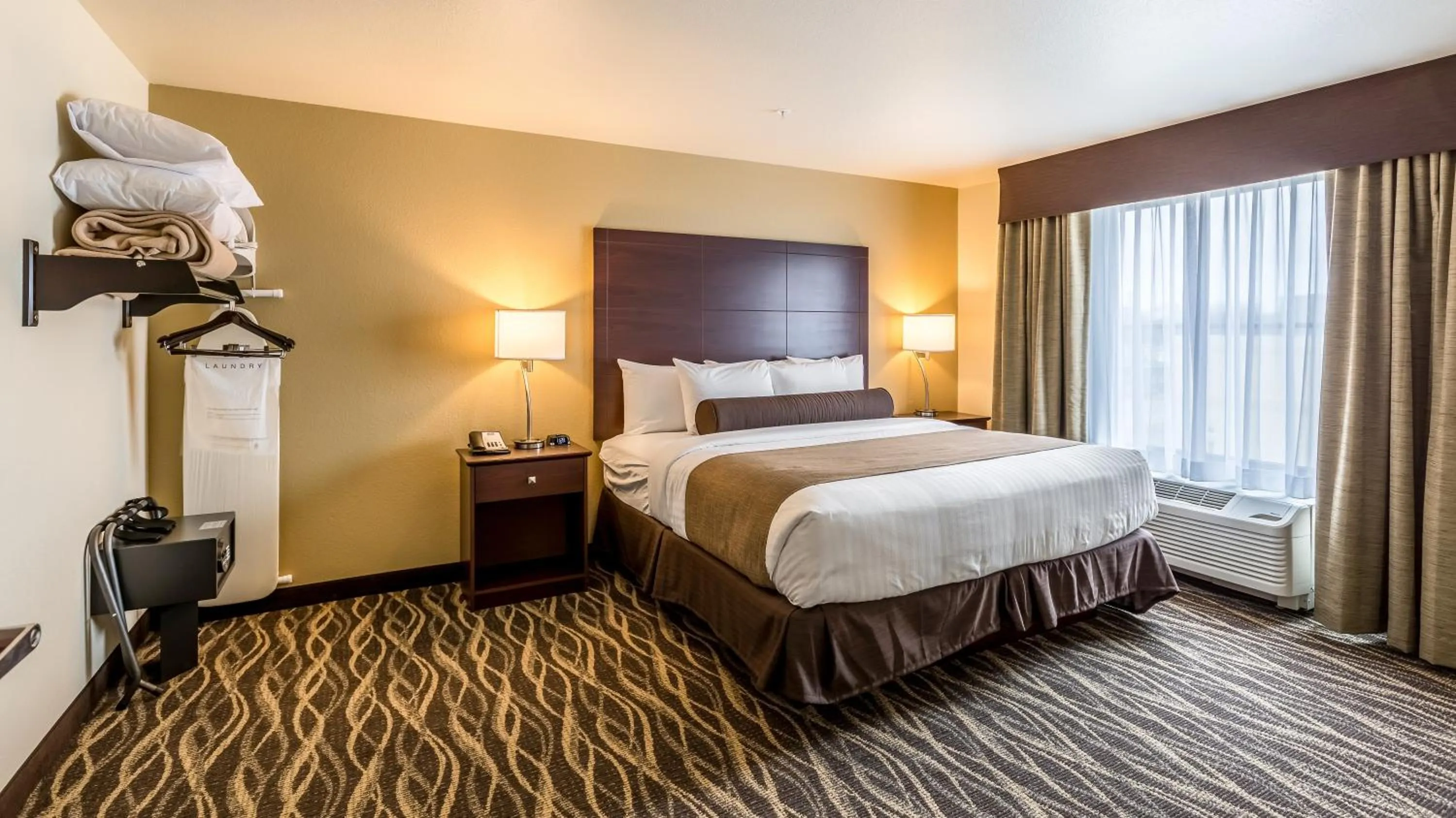 Bed in Cobblestone Hotel & Suites - Chippewa Falls