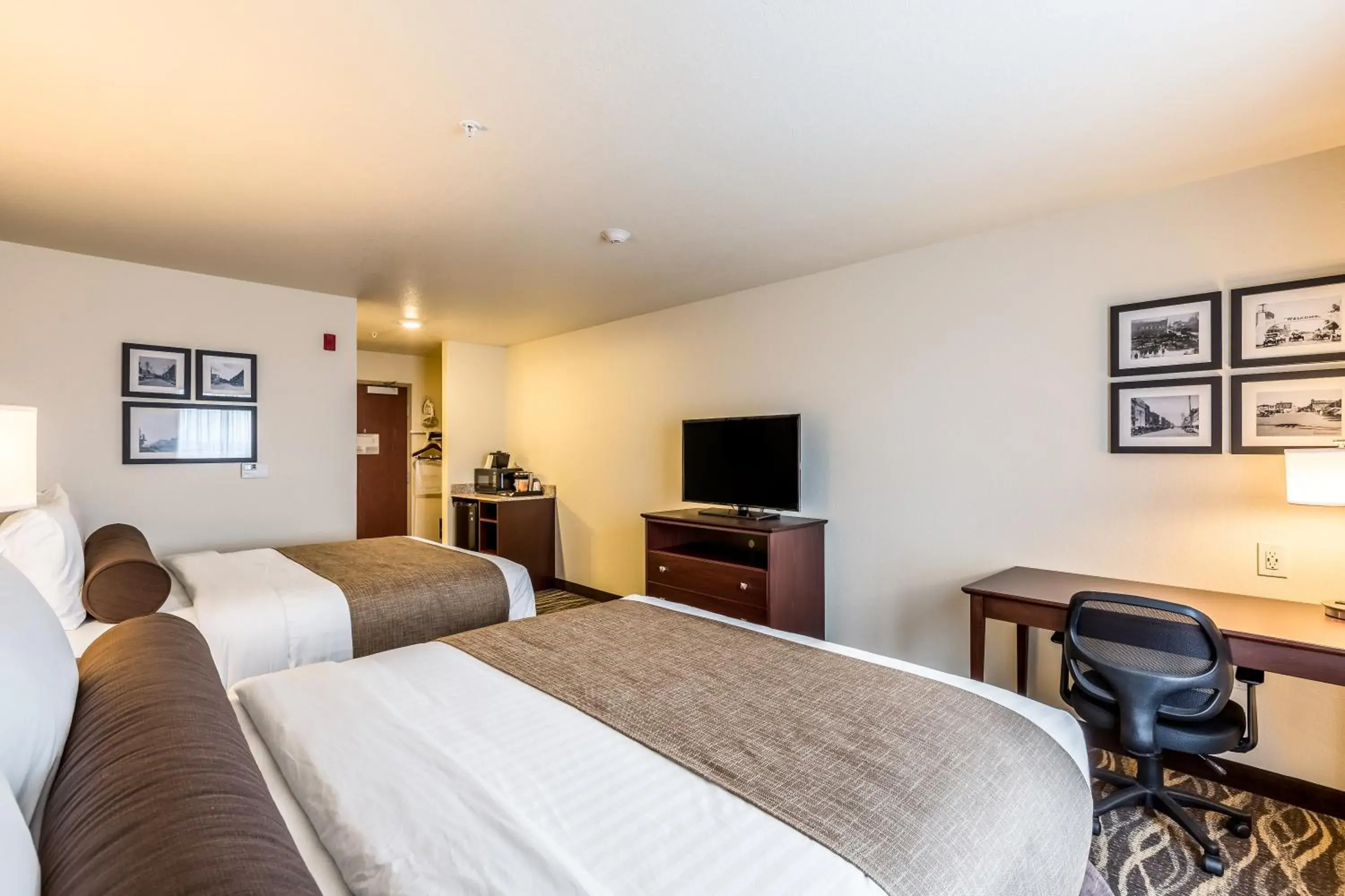 Bed in Cobblestone Hotel & Suites - Chippewa Falls Bed in Cobblestone Hotel & Suites - Chippewa Falls