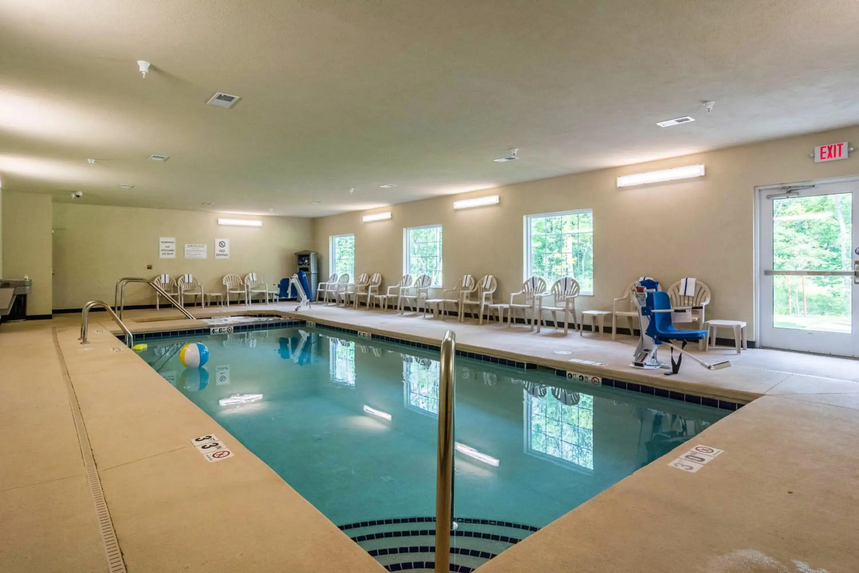Swimming pool in Cobblestone Hotel & Suites - Harborcreek Swimming pool in Cobblestone Hotel & Suites - Harborcreek