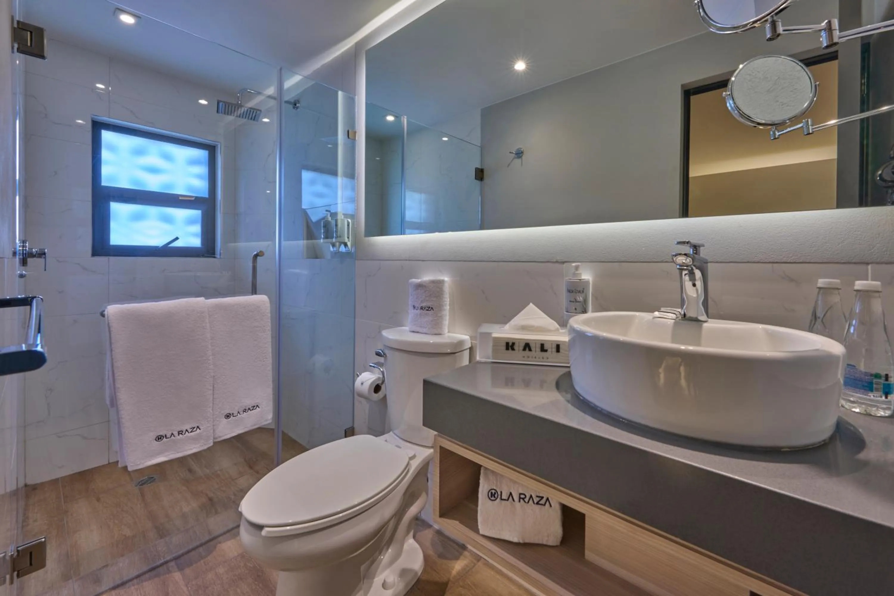 Bathroom in KALI La Raza Mexico City