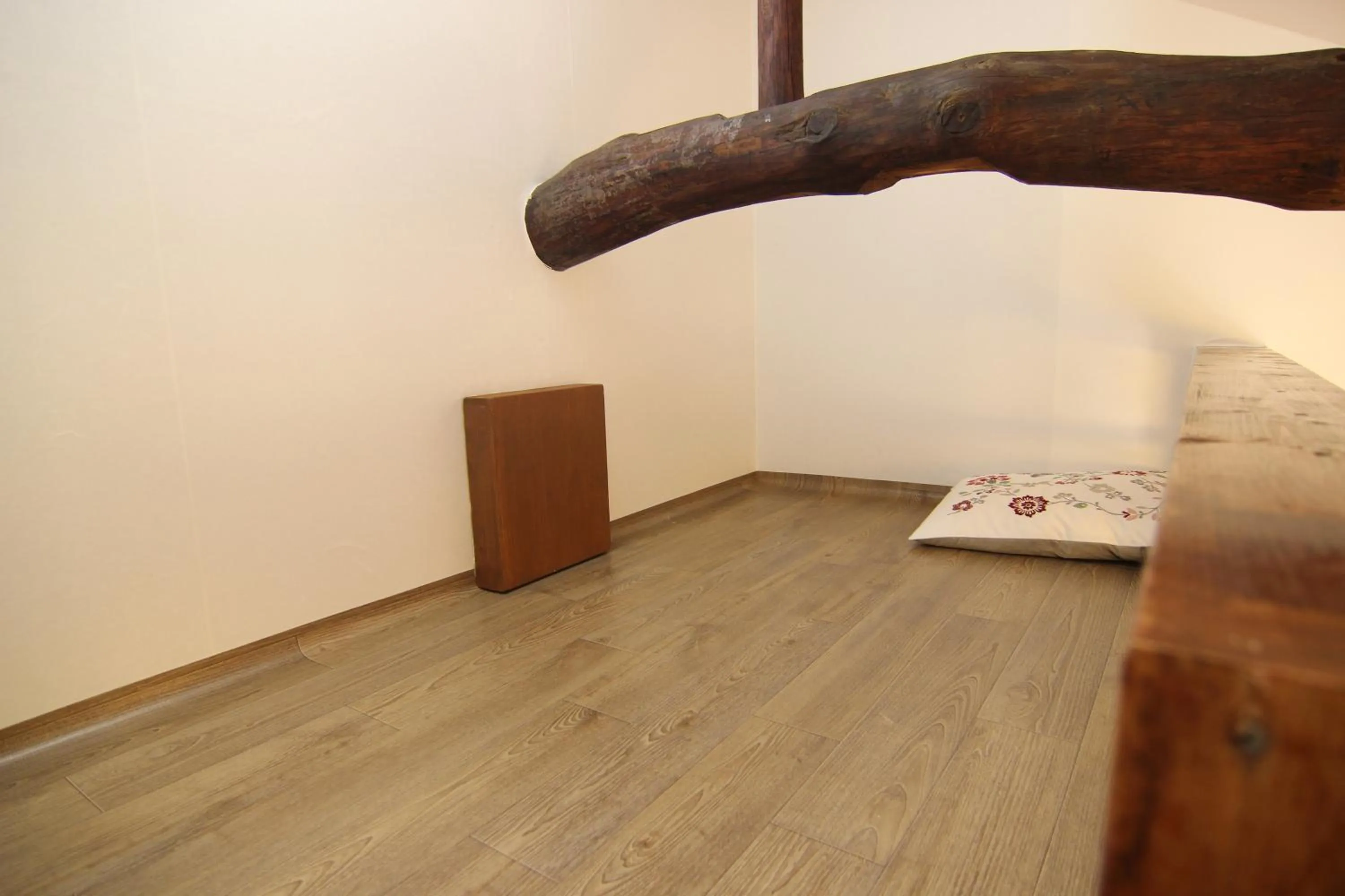 Decorative detail in Sungsim Hanok Guesthouse