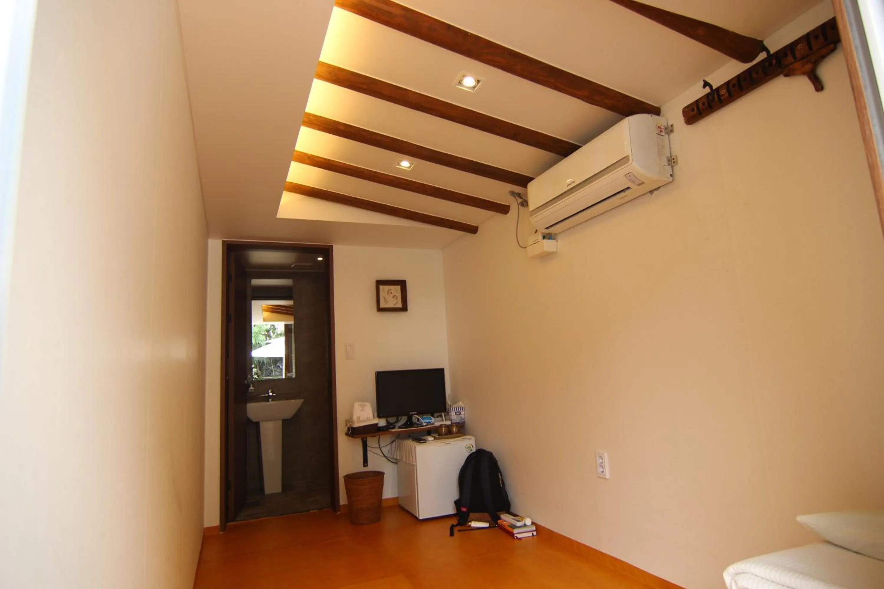 TV and multimedia in Sungsim Hanok Guesthouse