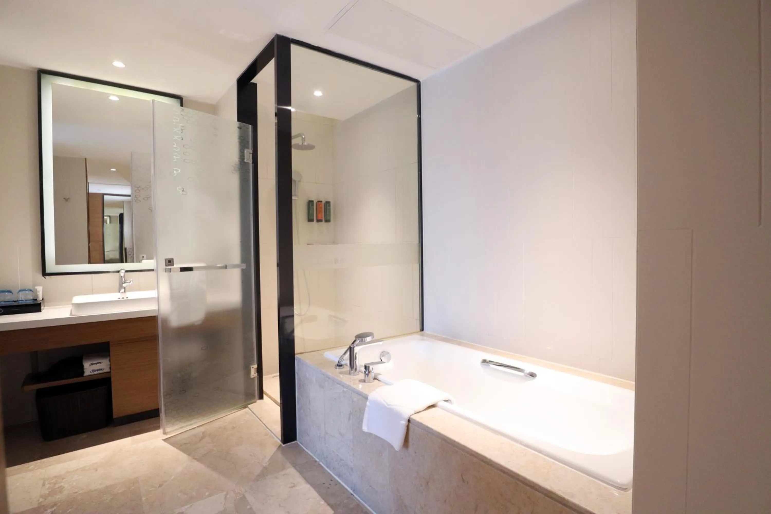 Hampton by Hilton Guangzhou Zhujiang New Town - Free Shuttle Bus to Canton Fair