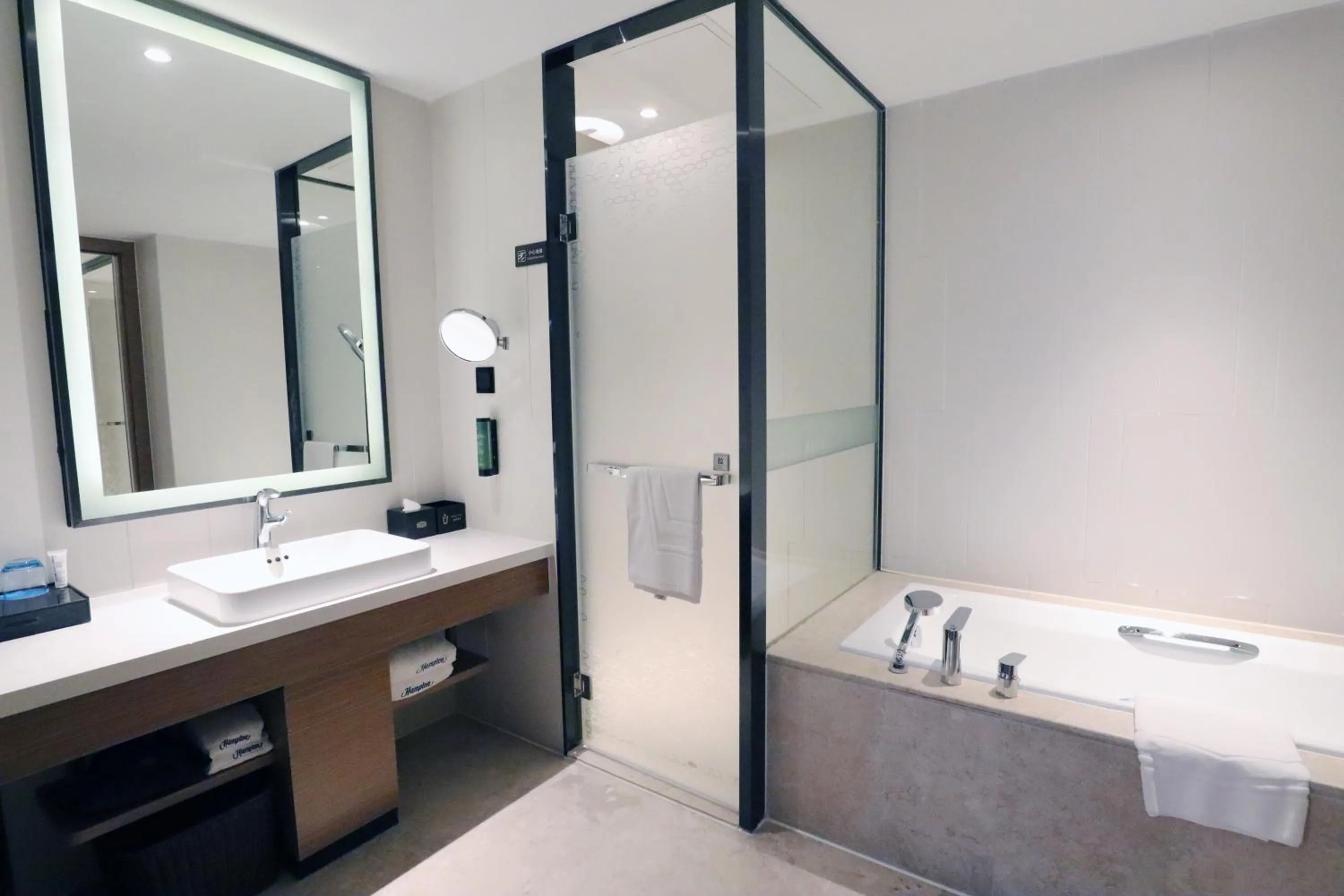 Hampton by Hilton Guangzhou Zhujiang New Town - Free Shuttle Bus to Canton Fair