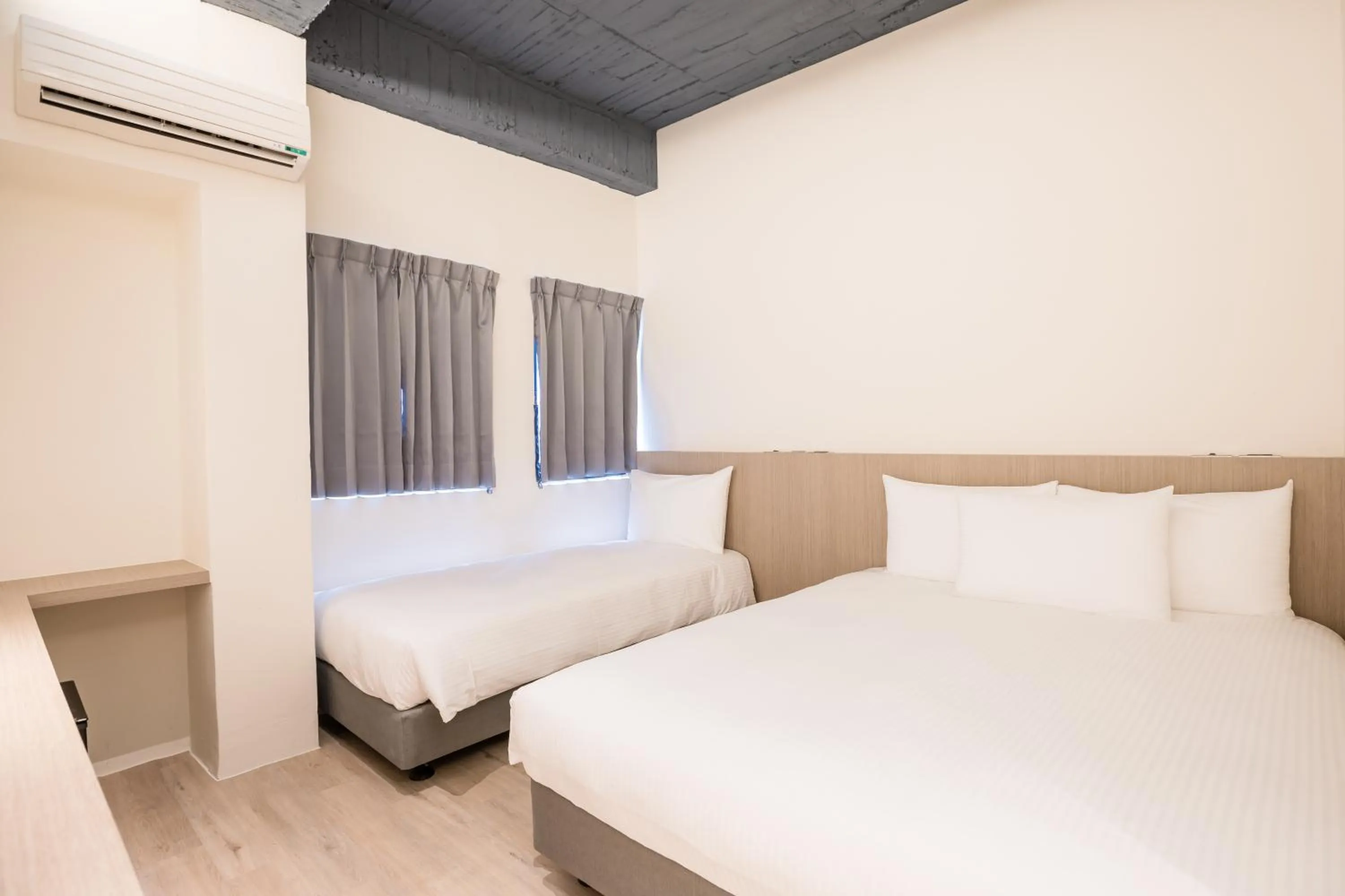 Bed in Traveller-Inn Day Moon Hotel