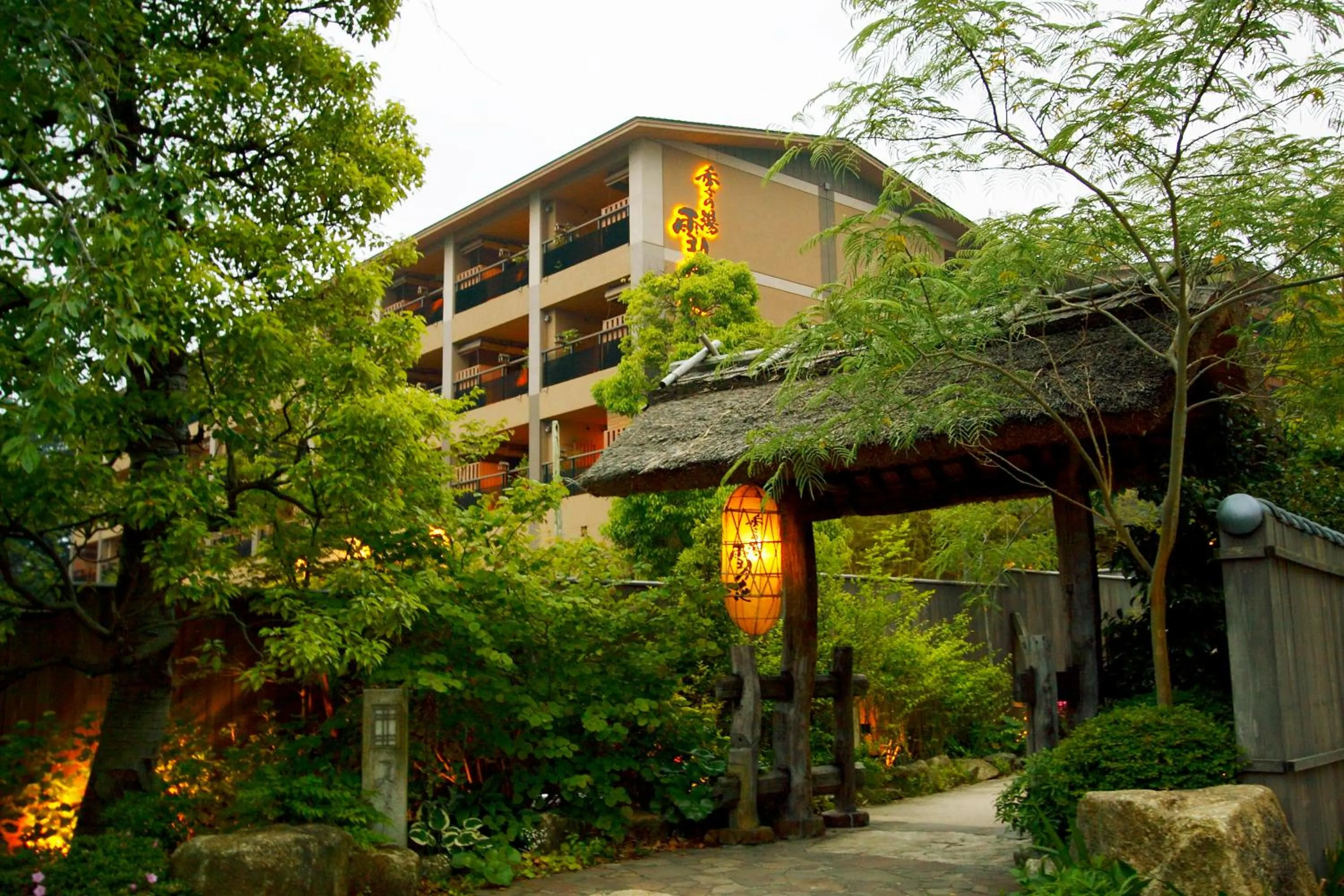 Property building in Setsugetsuka