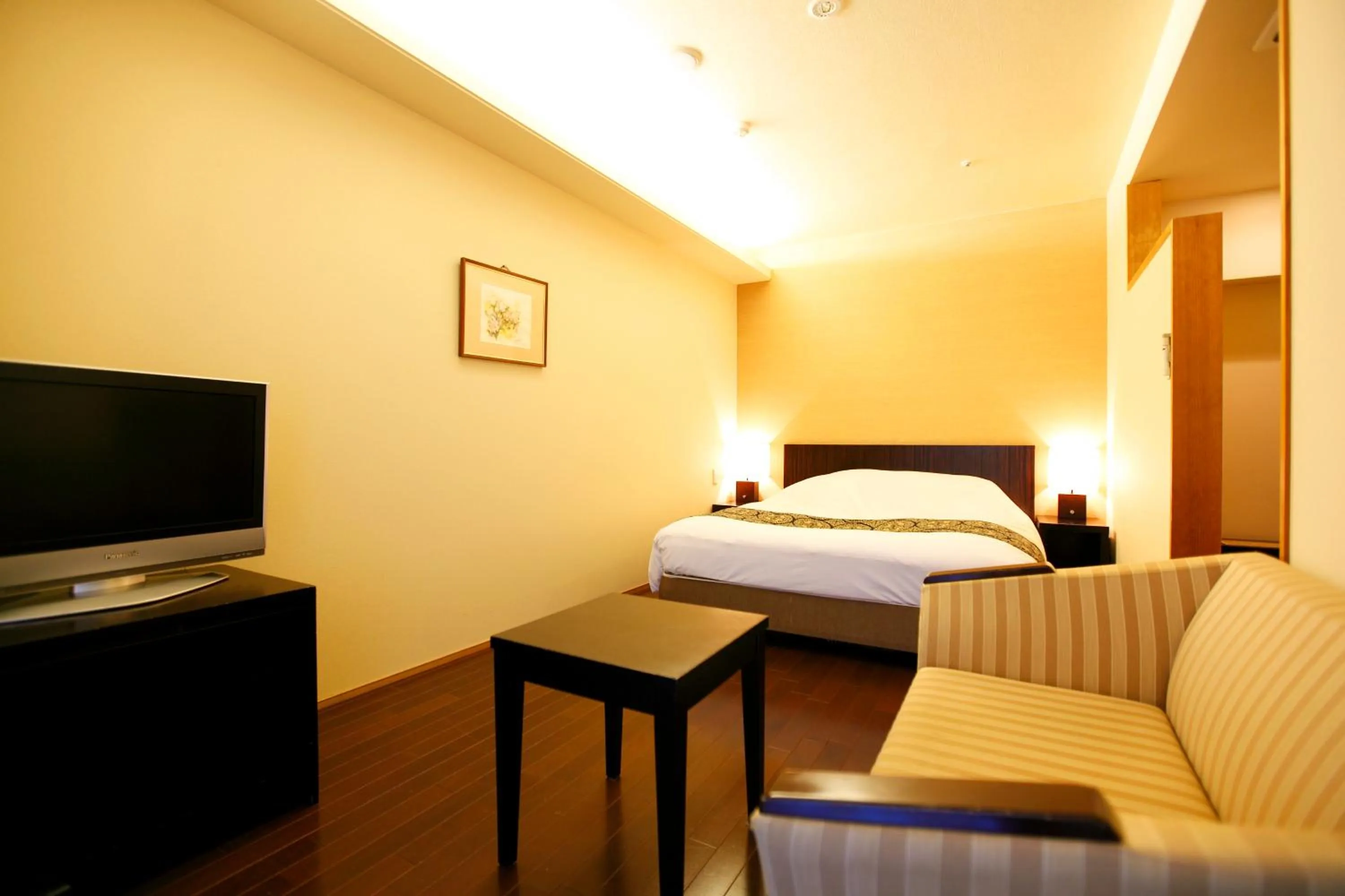 Photo of the whole room, Bed in Setsugetsuka