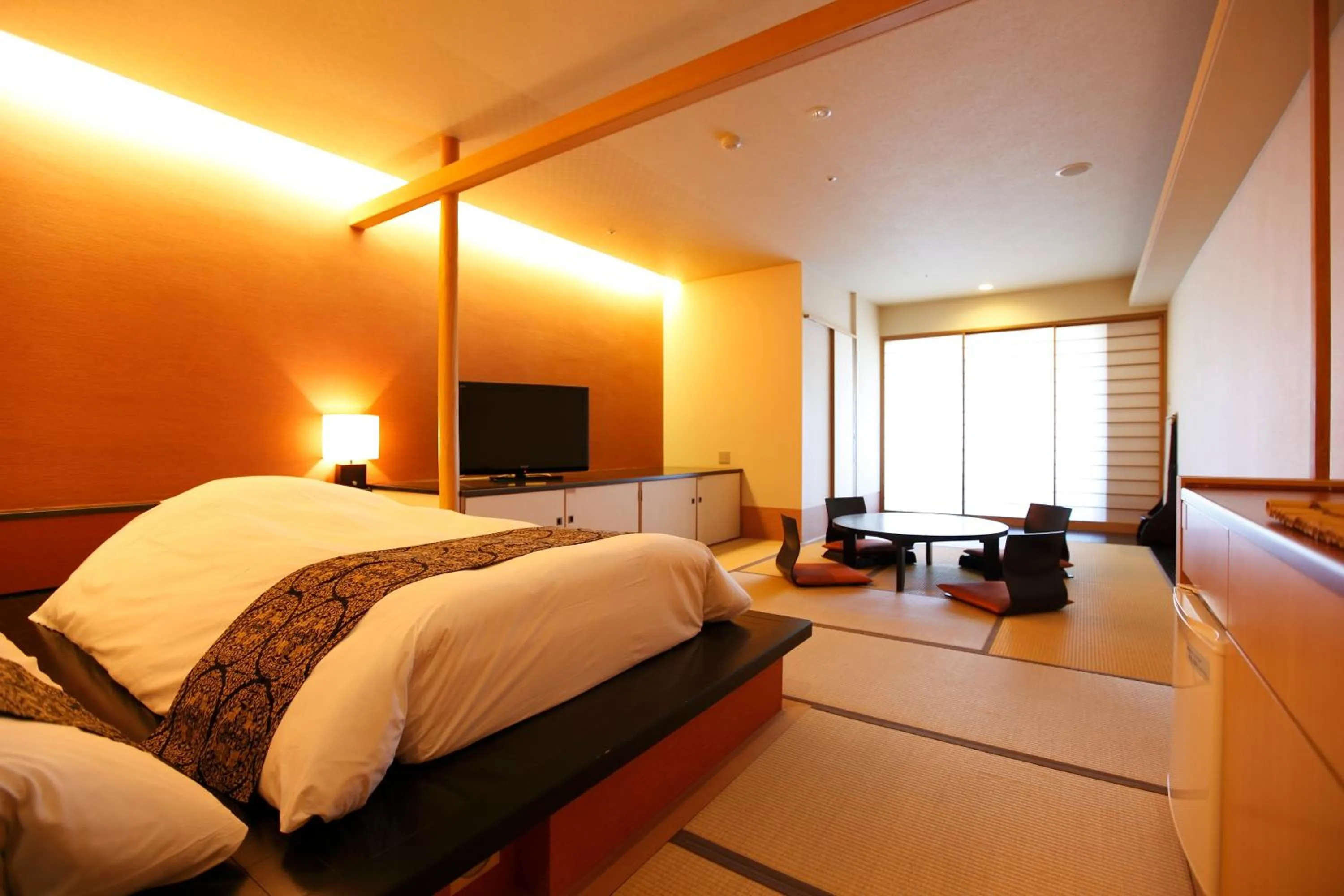 Photo of the whole room, Bed in Setsugetsuka
