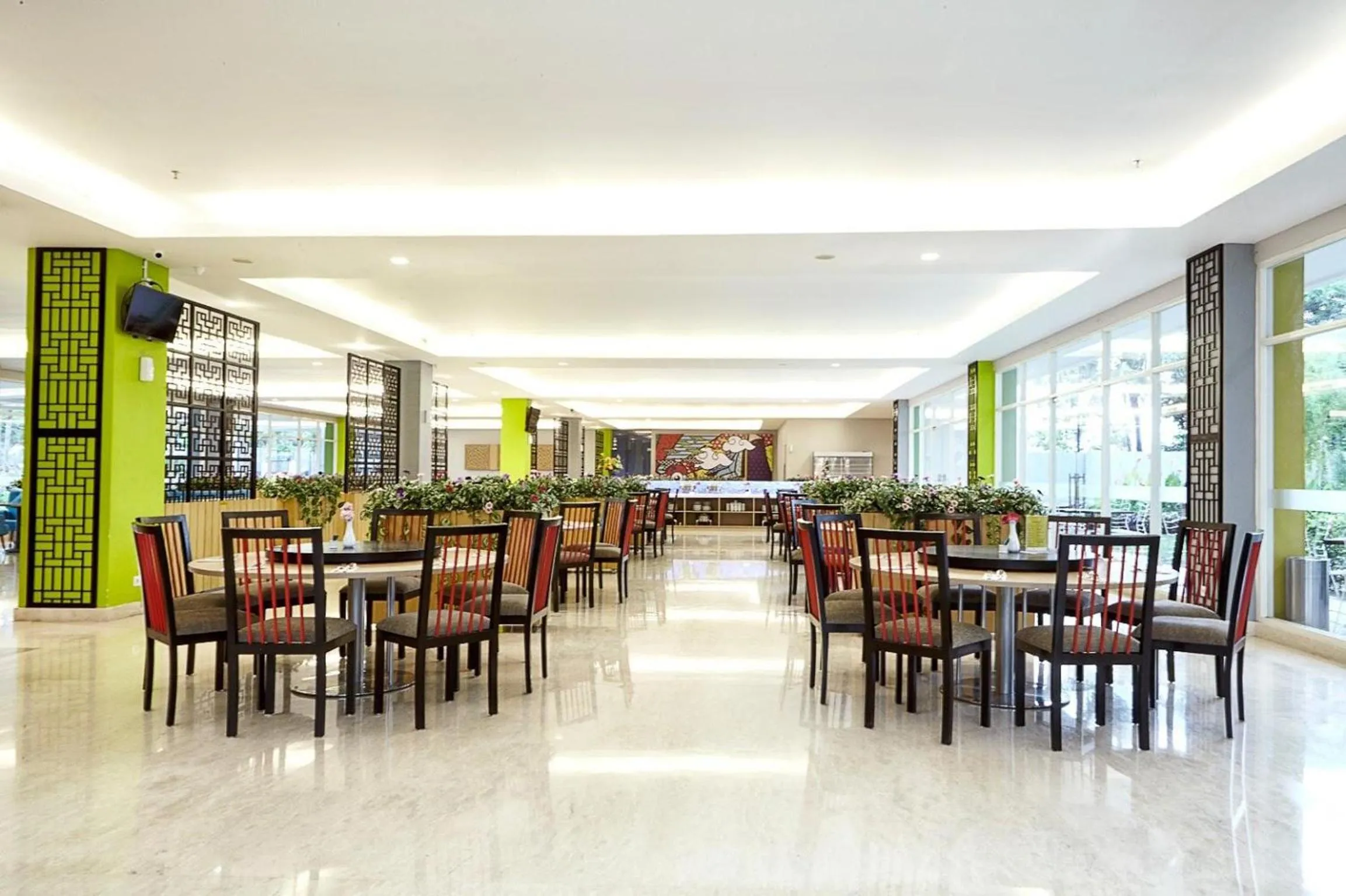 Restaurant/places to eat in MaxOneHotels at Resort Makassar
