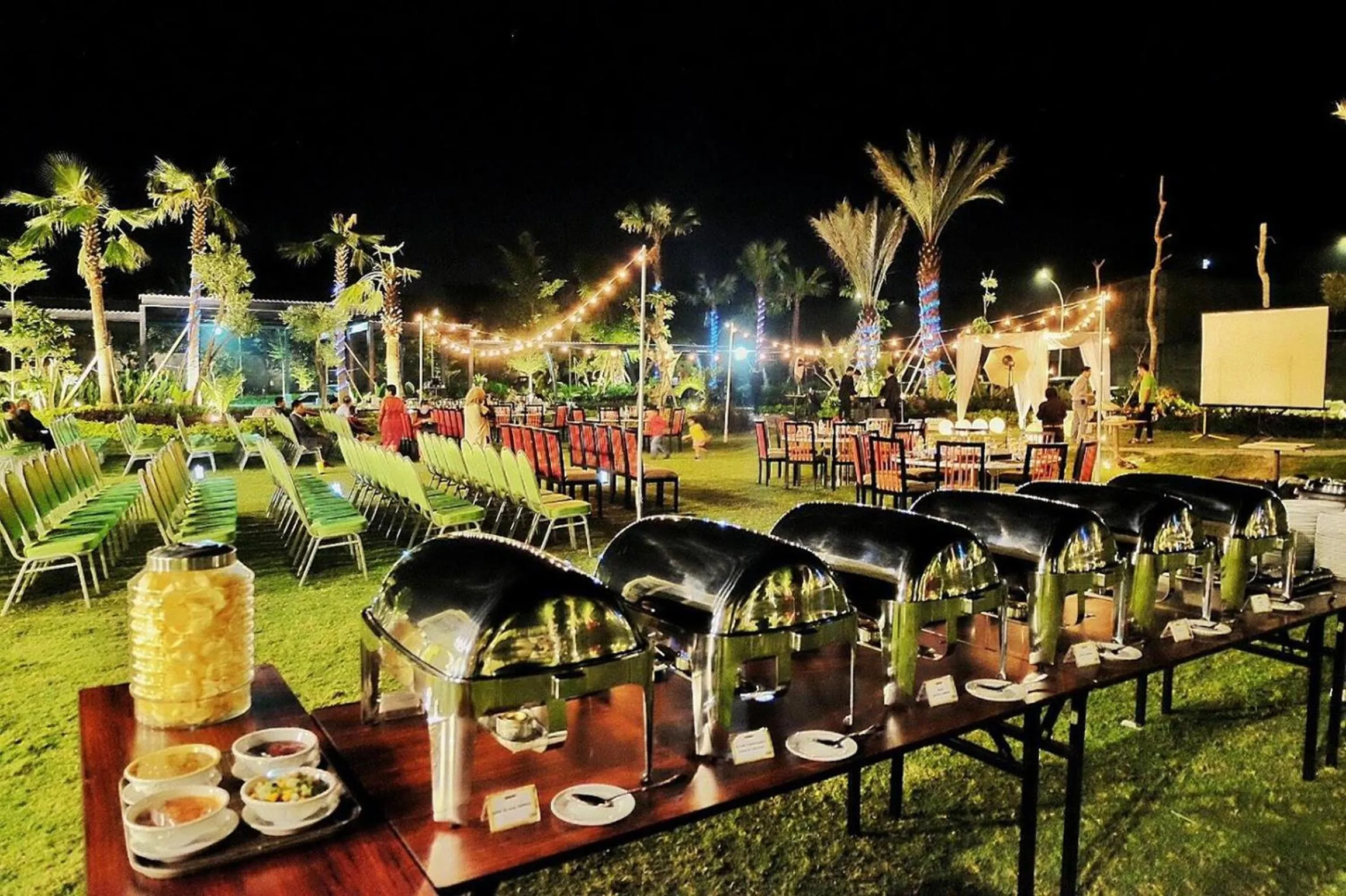 Garden in MaxOneHotels at Resort Makassar