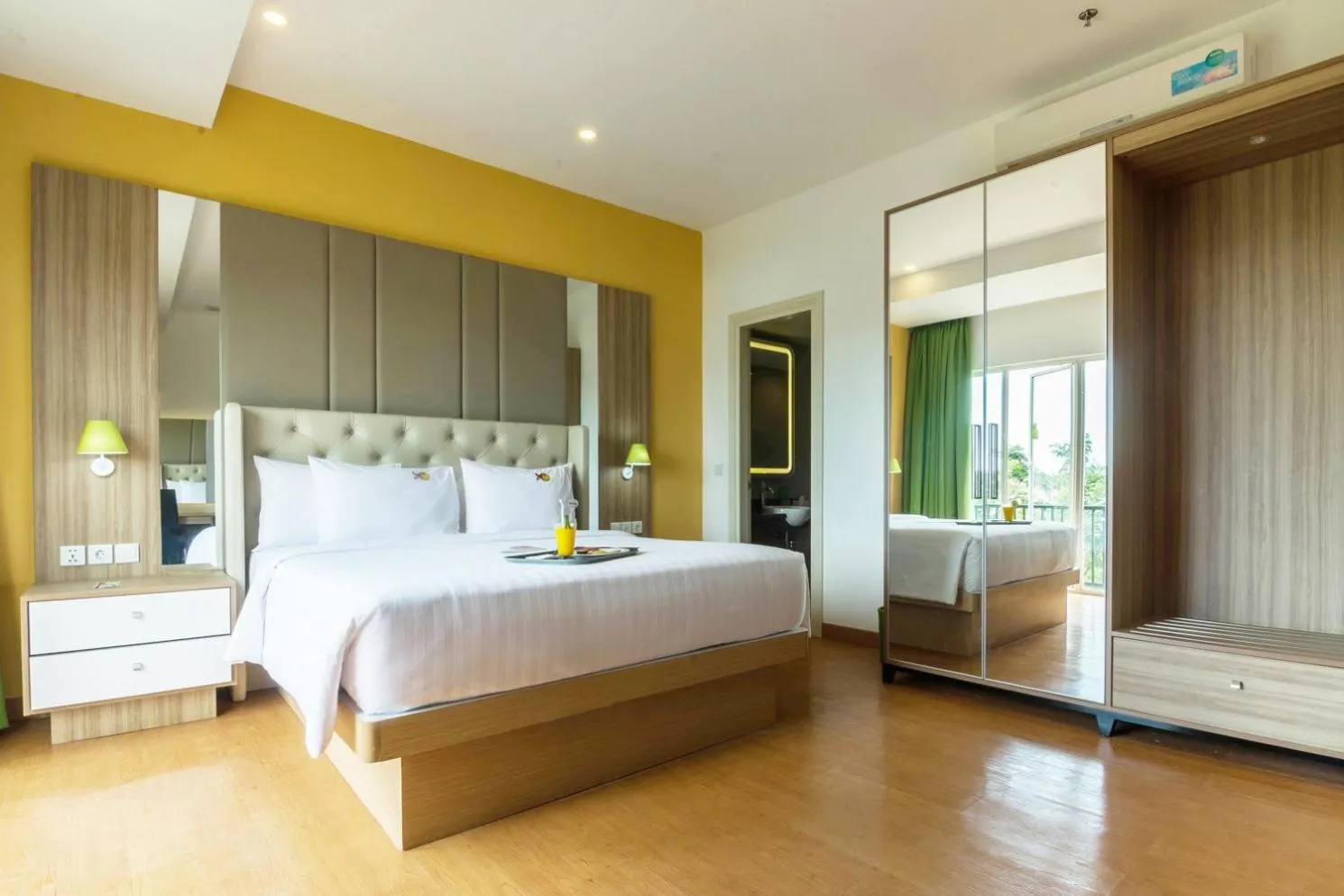 Bed in MaxOneHotels at Resort Makassar