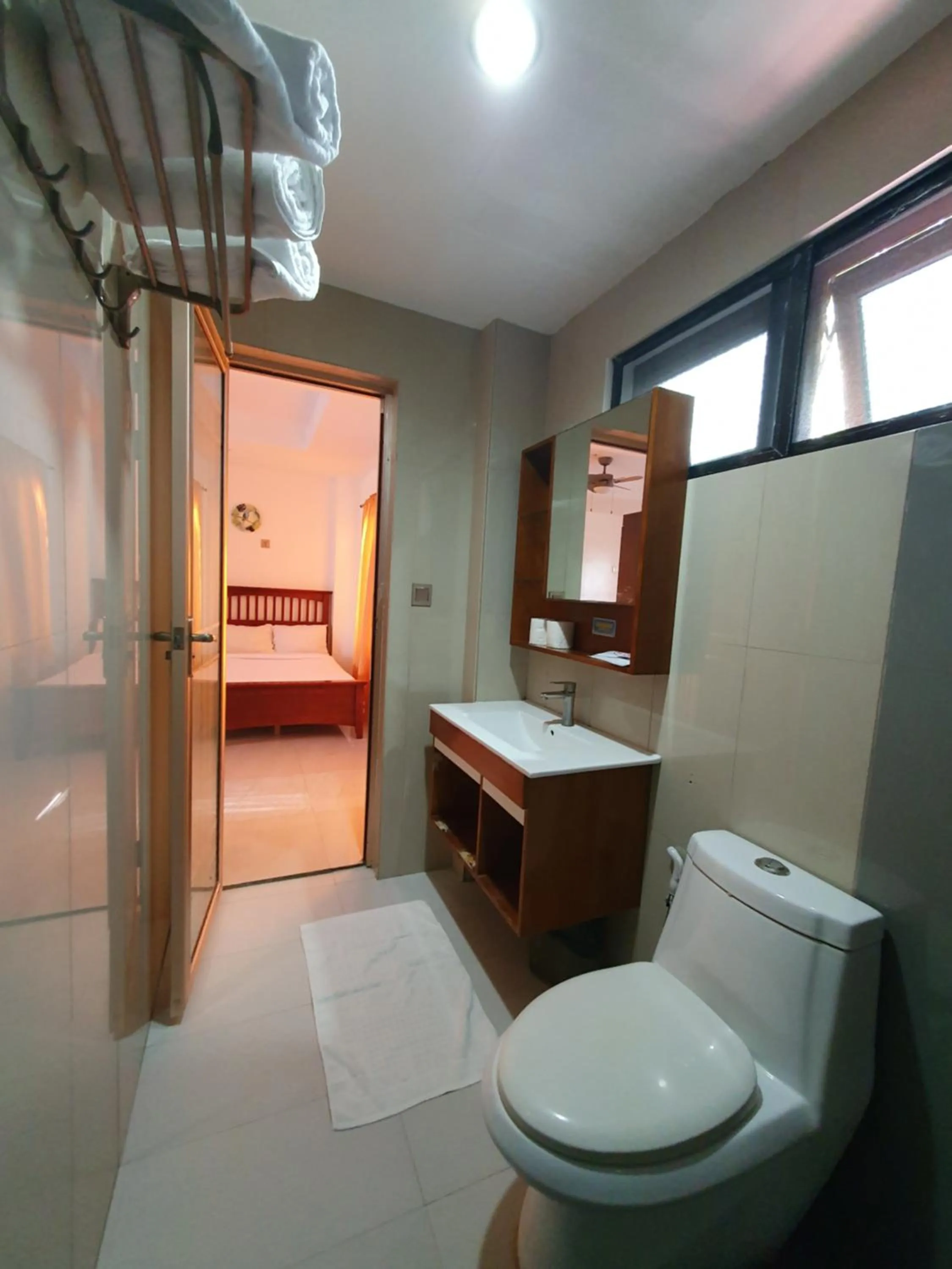 Toilet in Moalboal Tropics