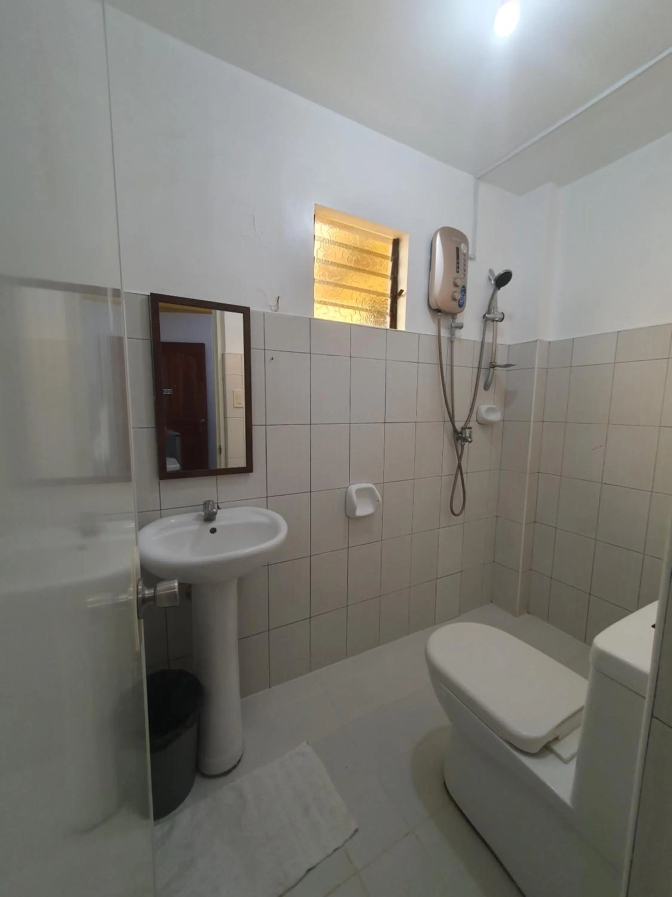 Shower in Moalboal Tropics