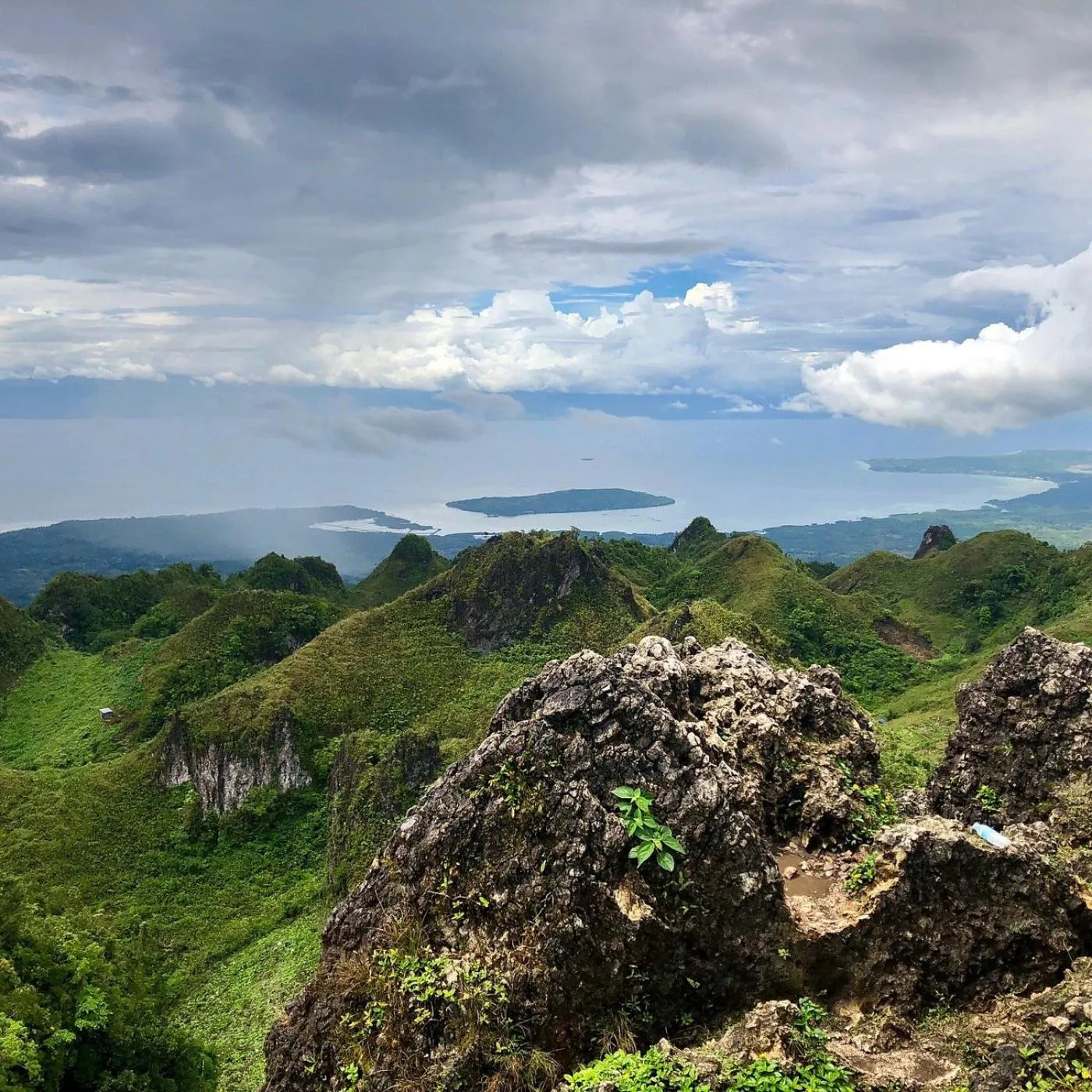 Hiking in Moalboal Tropics