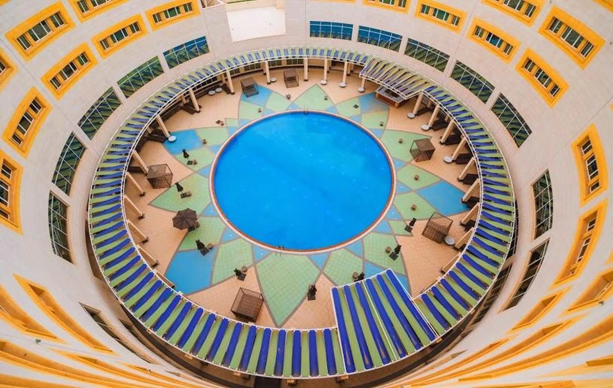 Swimming pool in Millennium Hail Hotel