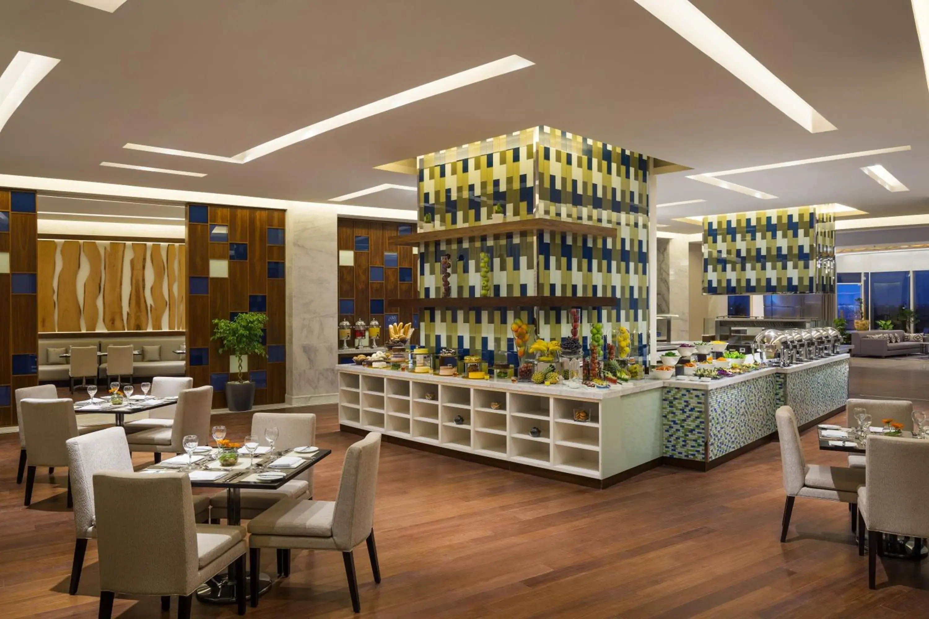 Restaurant/places to eat in Millennium Hail Hotel Restaurant/places to eat in Millennium Hail Hotel