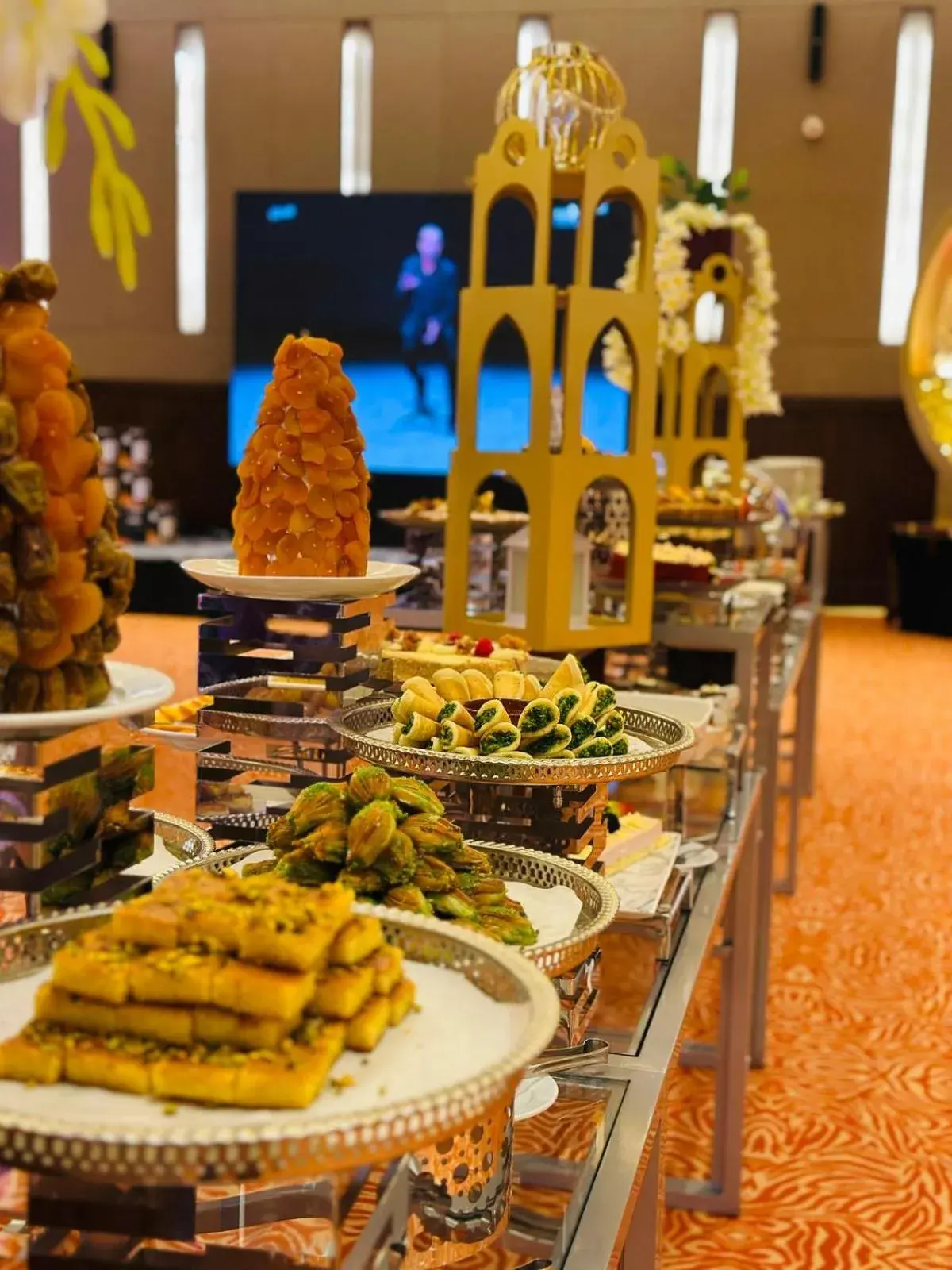 Restaurant/places to eat in Millennium Hail Hotel Restaurant/places to eat in Millennium Hail Hotel