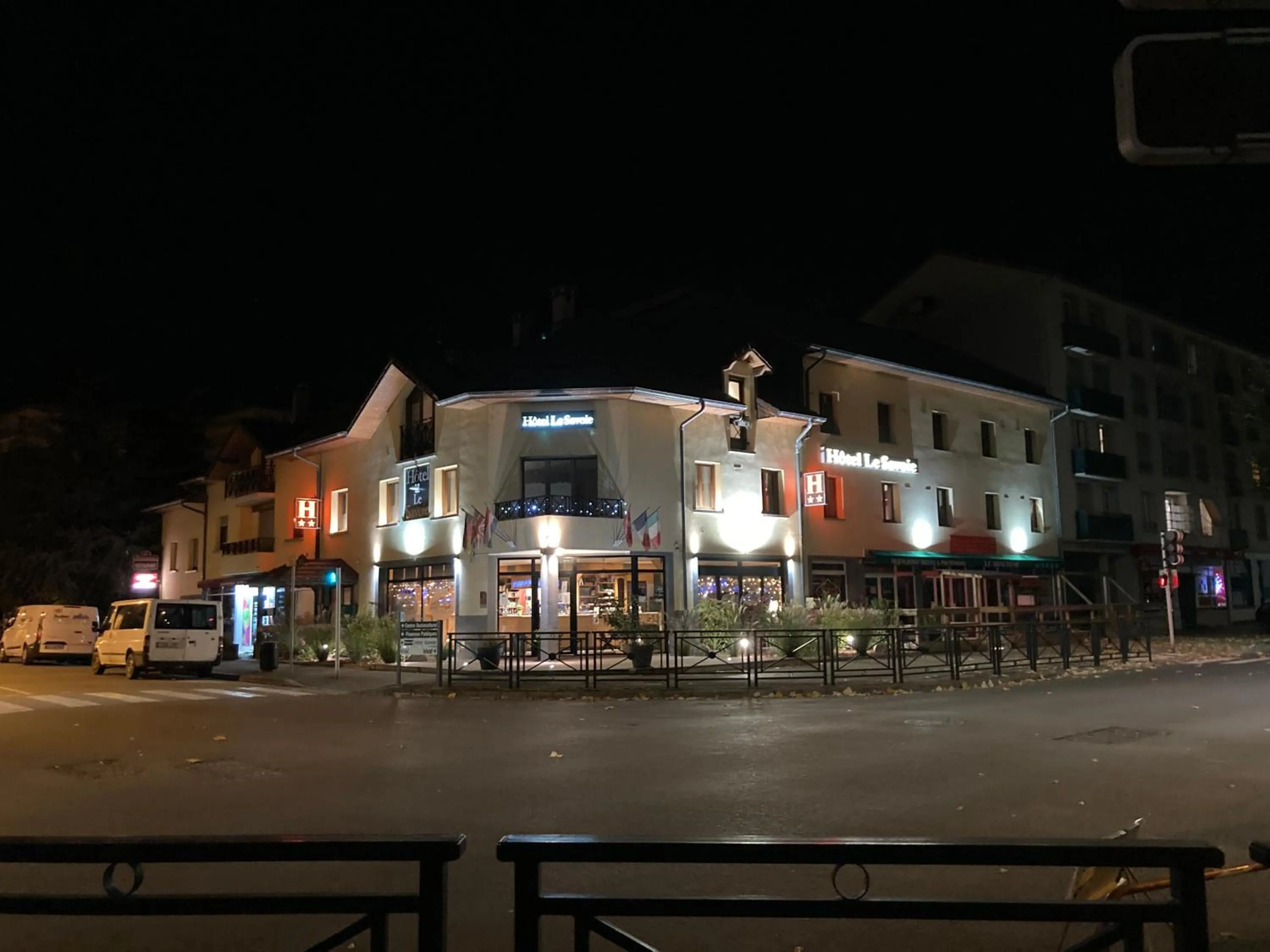 Facade/entrance in Hôtel Le Savoie