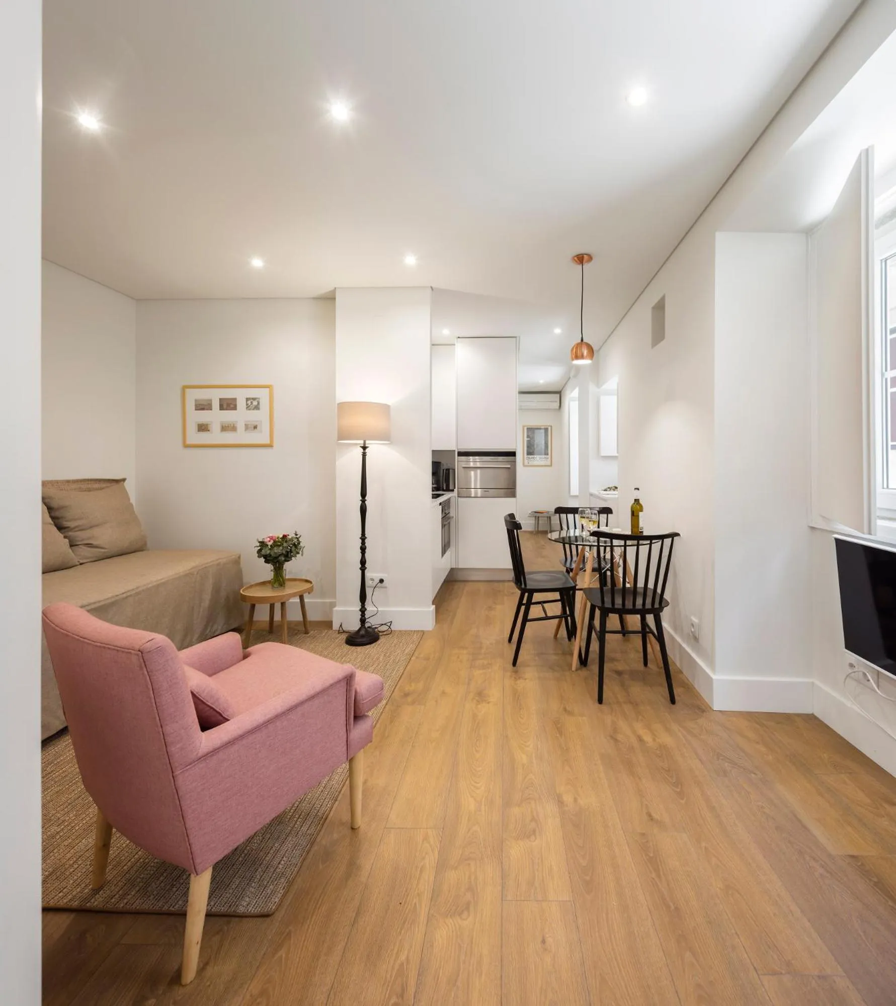 Kitchen or kitchenette in LSA Bairro Alto by Numa