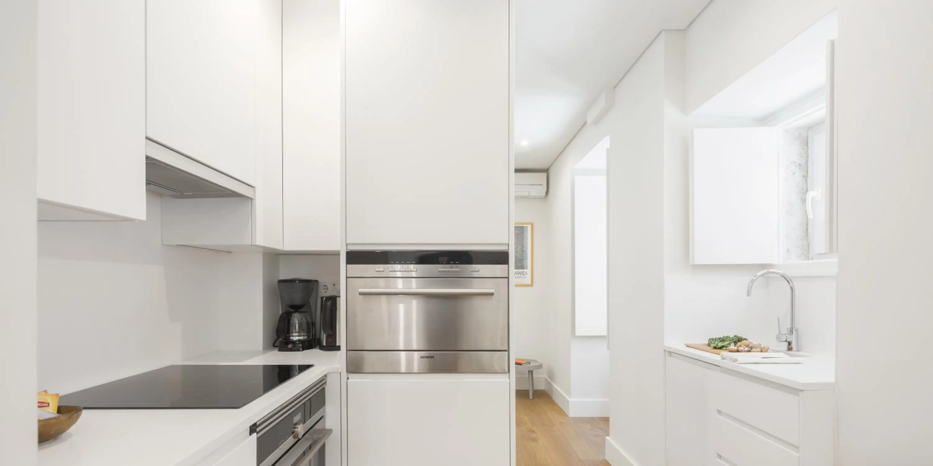 Kitchen or kitchenette in LSA Bairro Alto by Numa