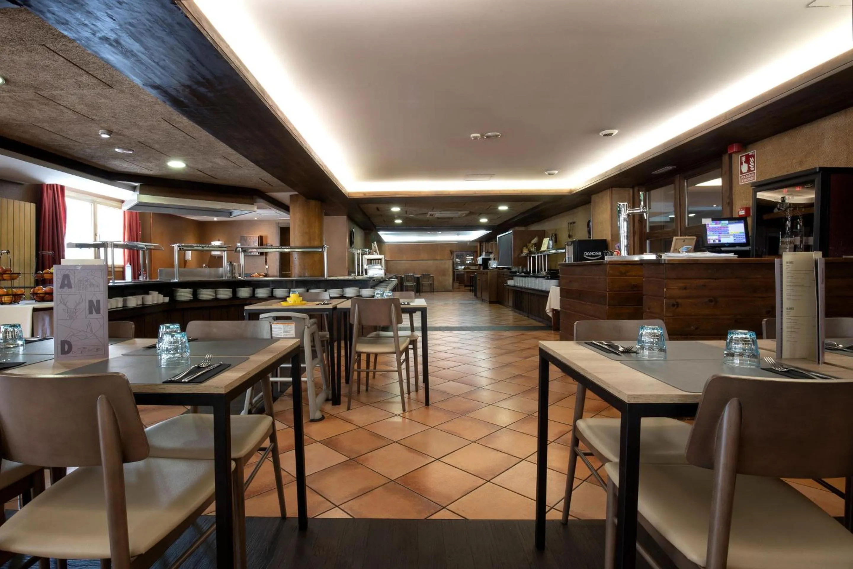 Buffet breakfast in Hotel Màgic Ski by Nexta