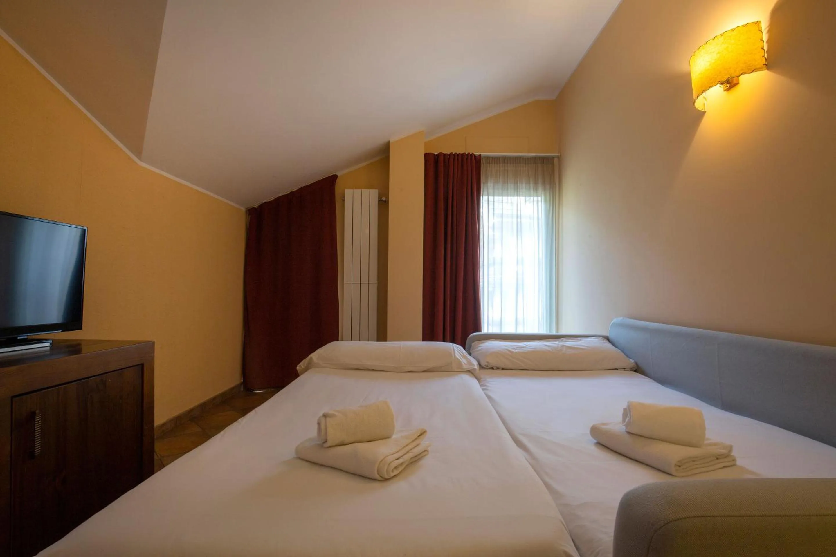 Bedroom, Bed in Hotel Màgic Ski by Nexta