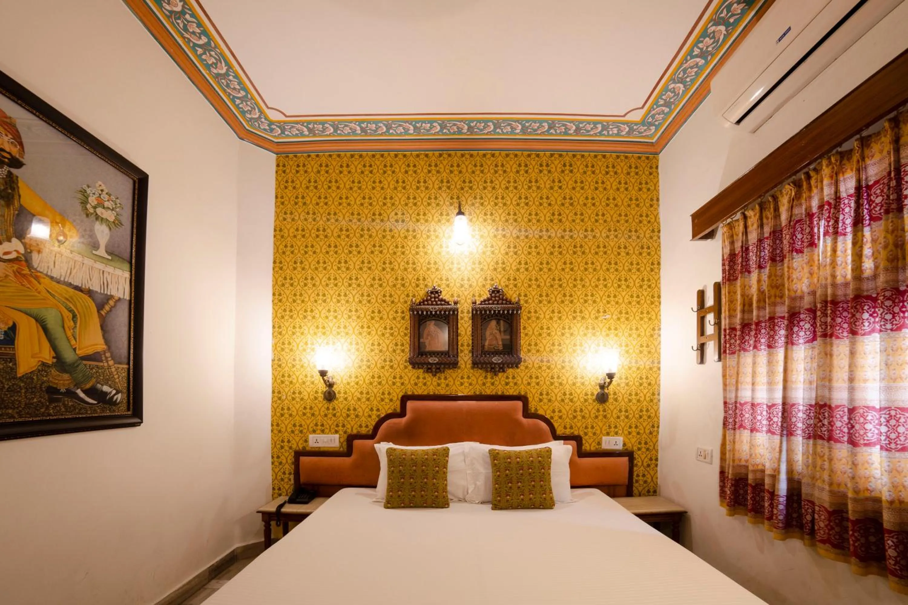 Bed in Hotel Pearl Palace Jaipur