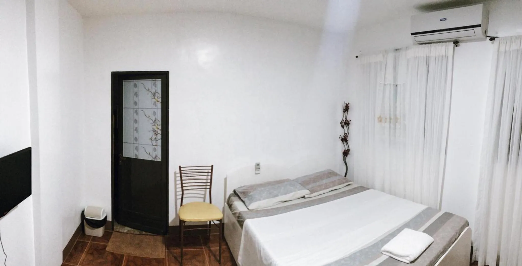 Photo of the whole room, Bed in Marnin's Place