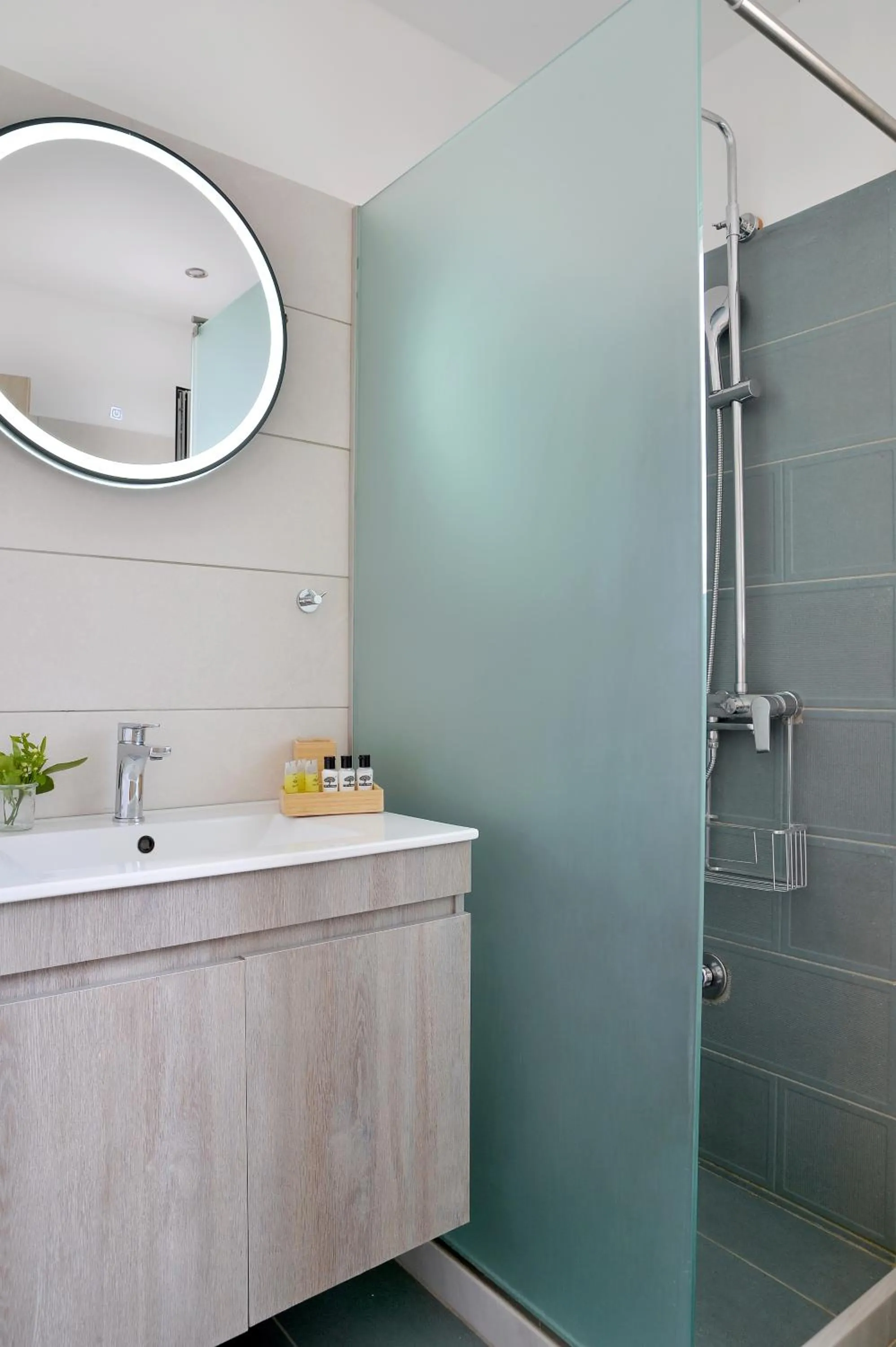 Shower in Pharos Rooms