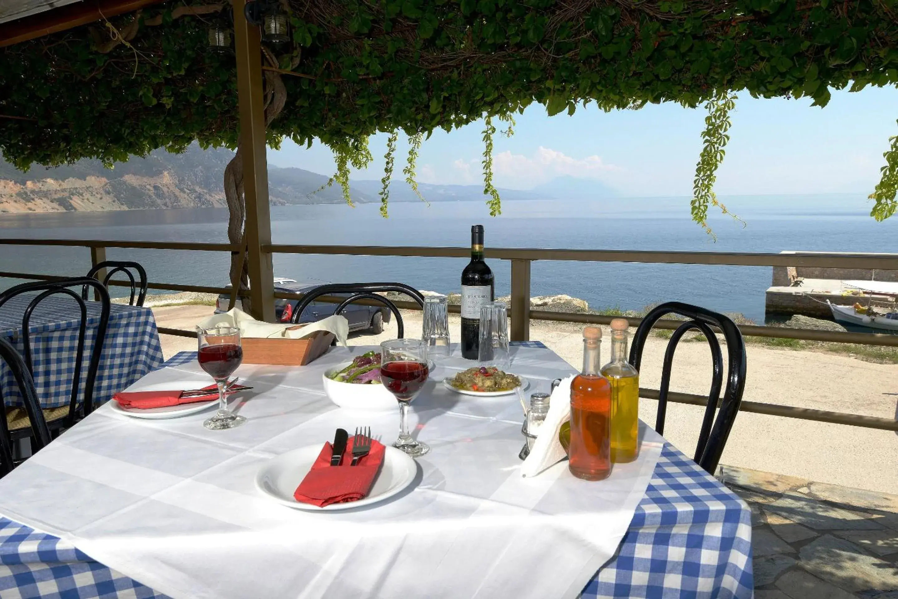 Restaurant/places to eat in Pharos Rooms Restaurant/places to eat in Pharos Rooms