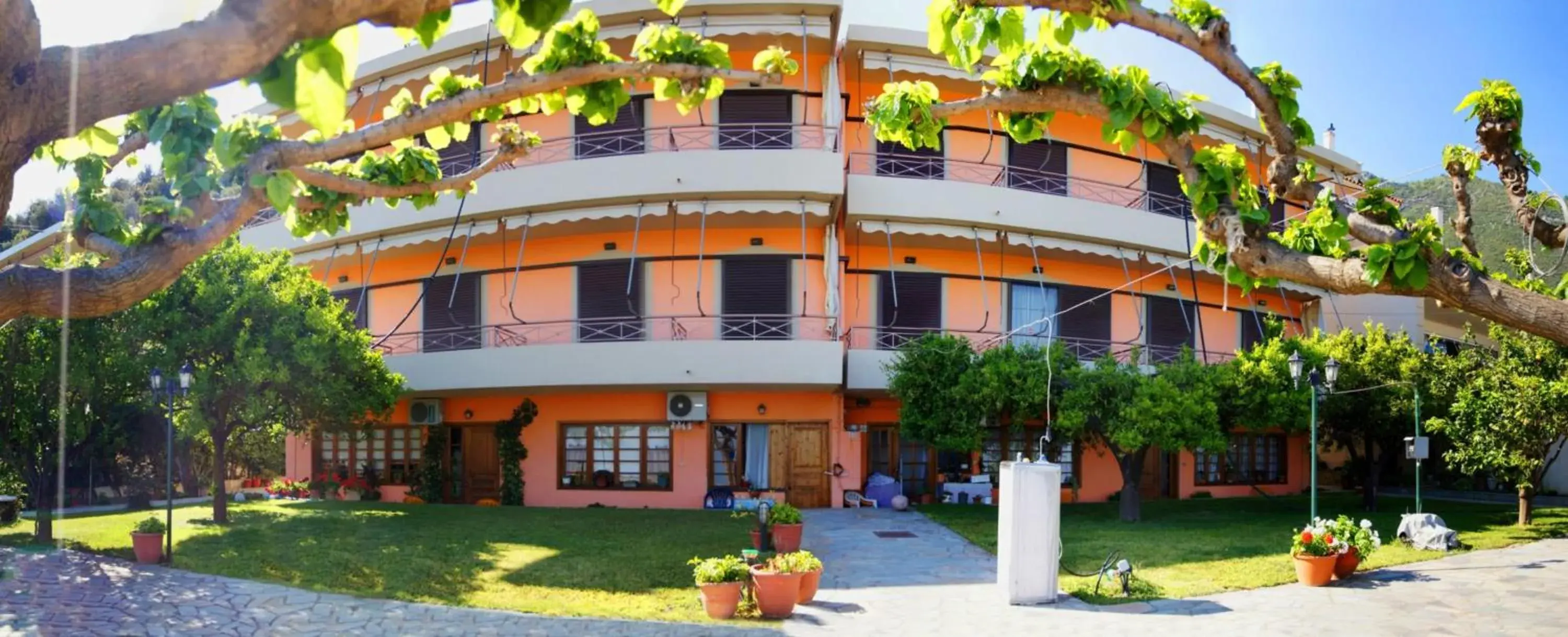 Facade/entrance in Pharos Rooms Facade/entrance in Pharos Rooms