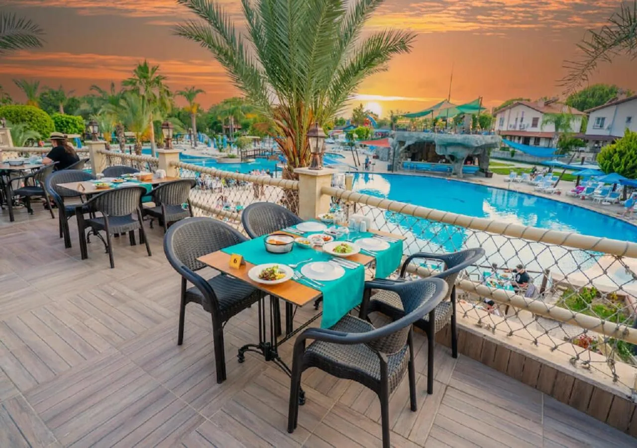 Restaurant/places to eat in Armas Pemar Beach