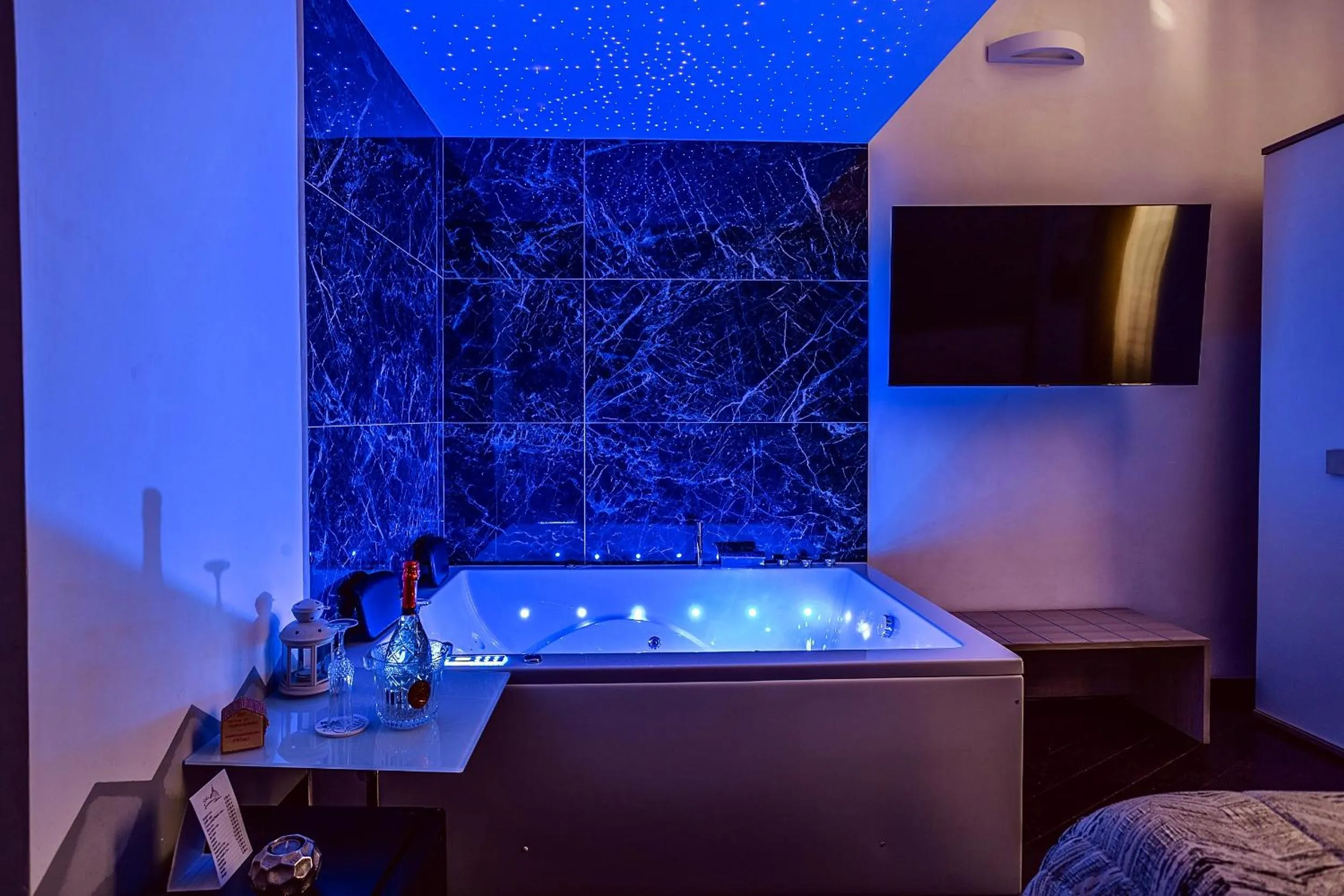 Hot Tub, Bed in Relais Incantesimo Vaticano