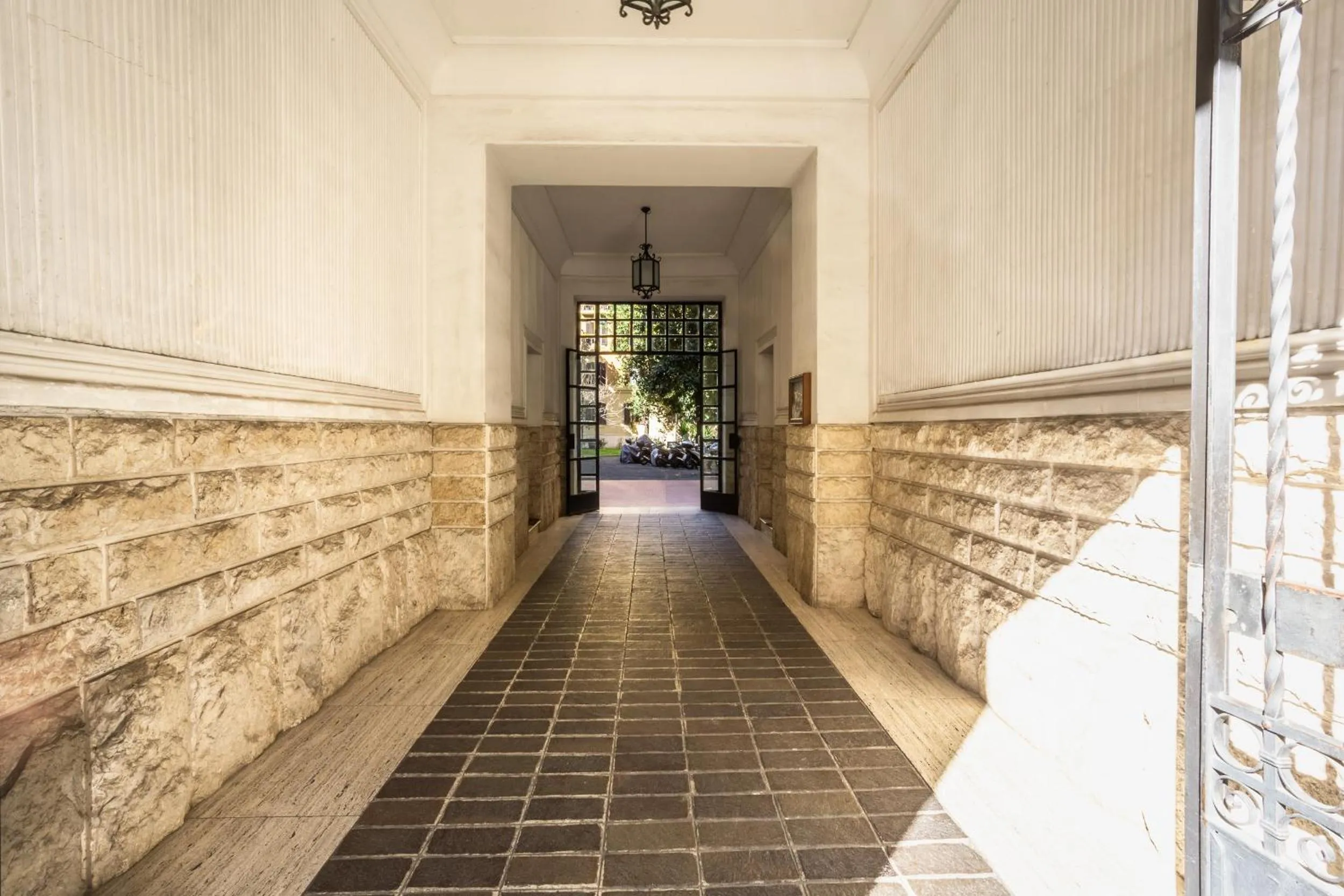 Facade/entrance in Relais Incantesimo Vaticano