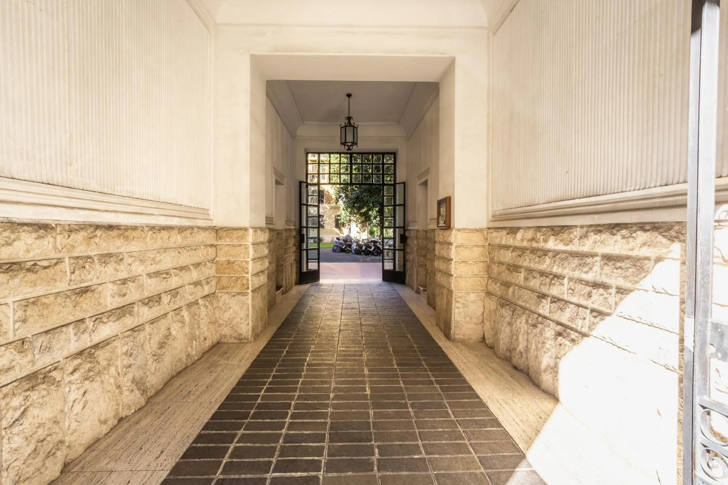 Facade/entrance in Relais Incantesimo Vaticano