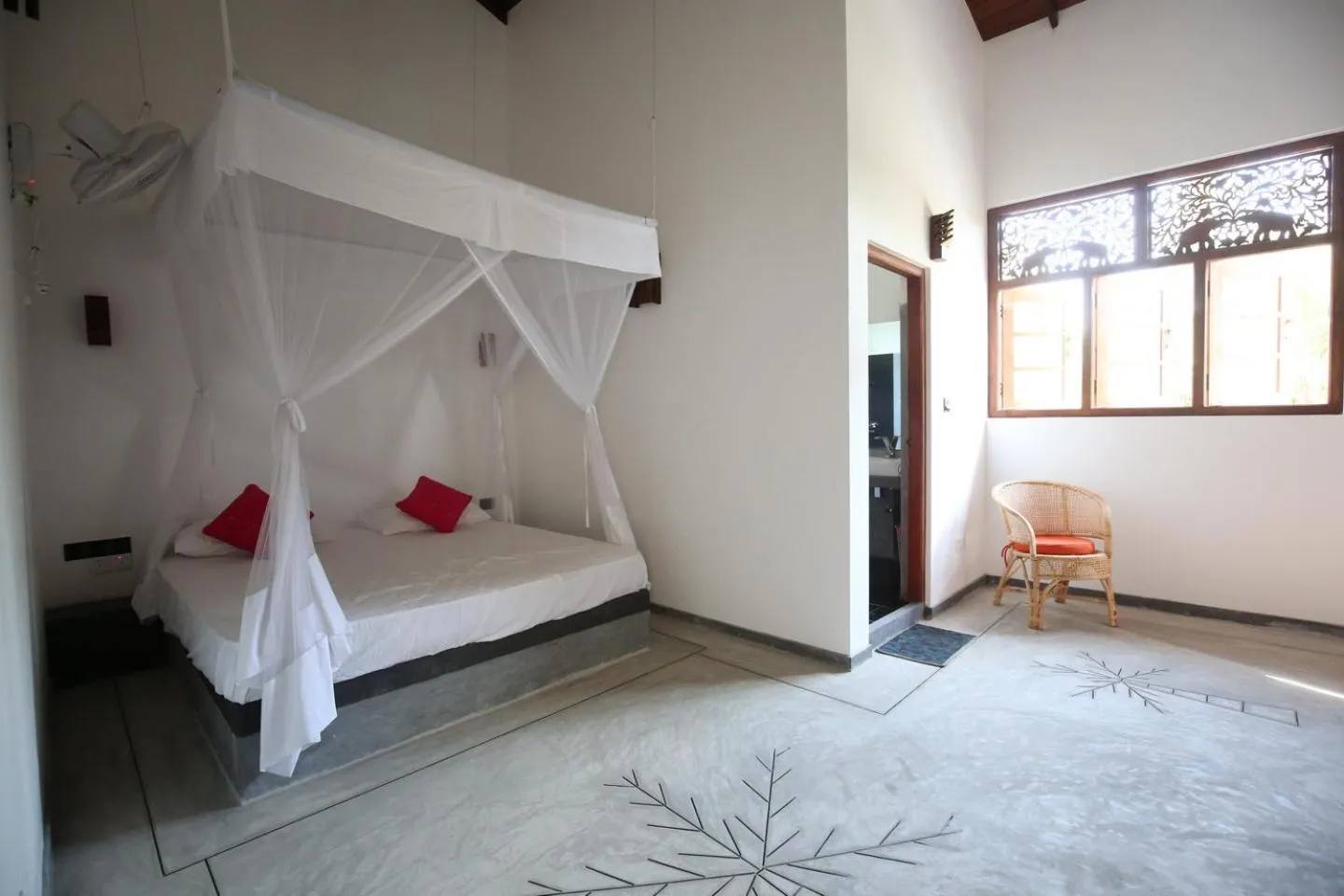 Photo of the whole room in Mary's Palm Garden