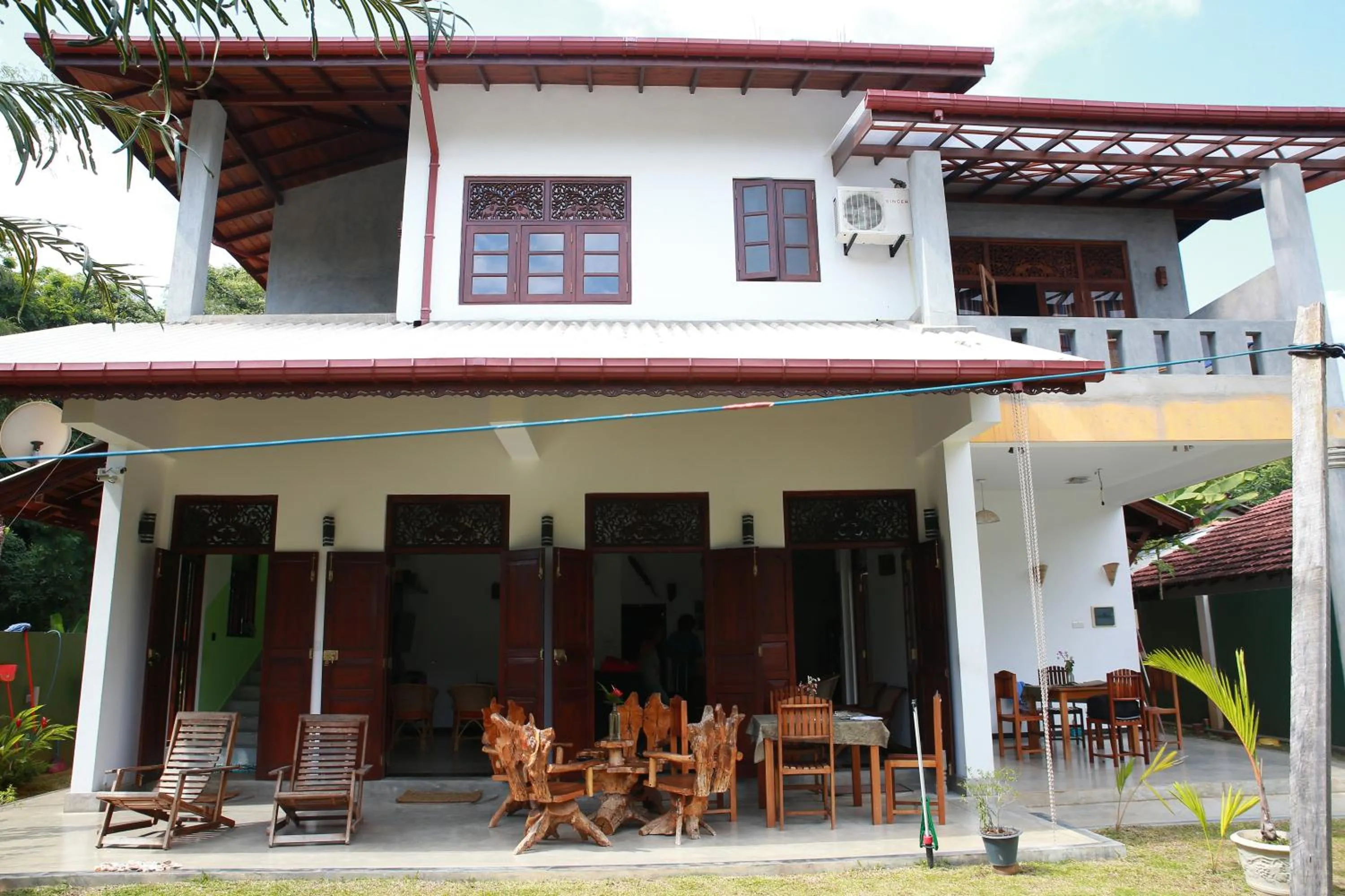 Restaurant/places to eat in Mary's Palm Garden
