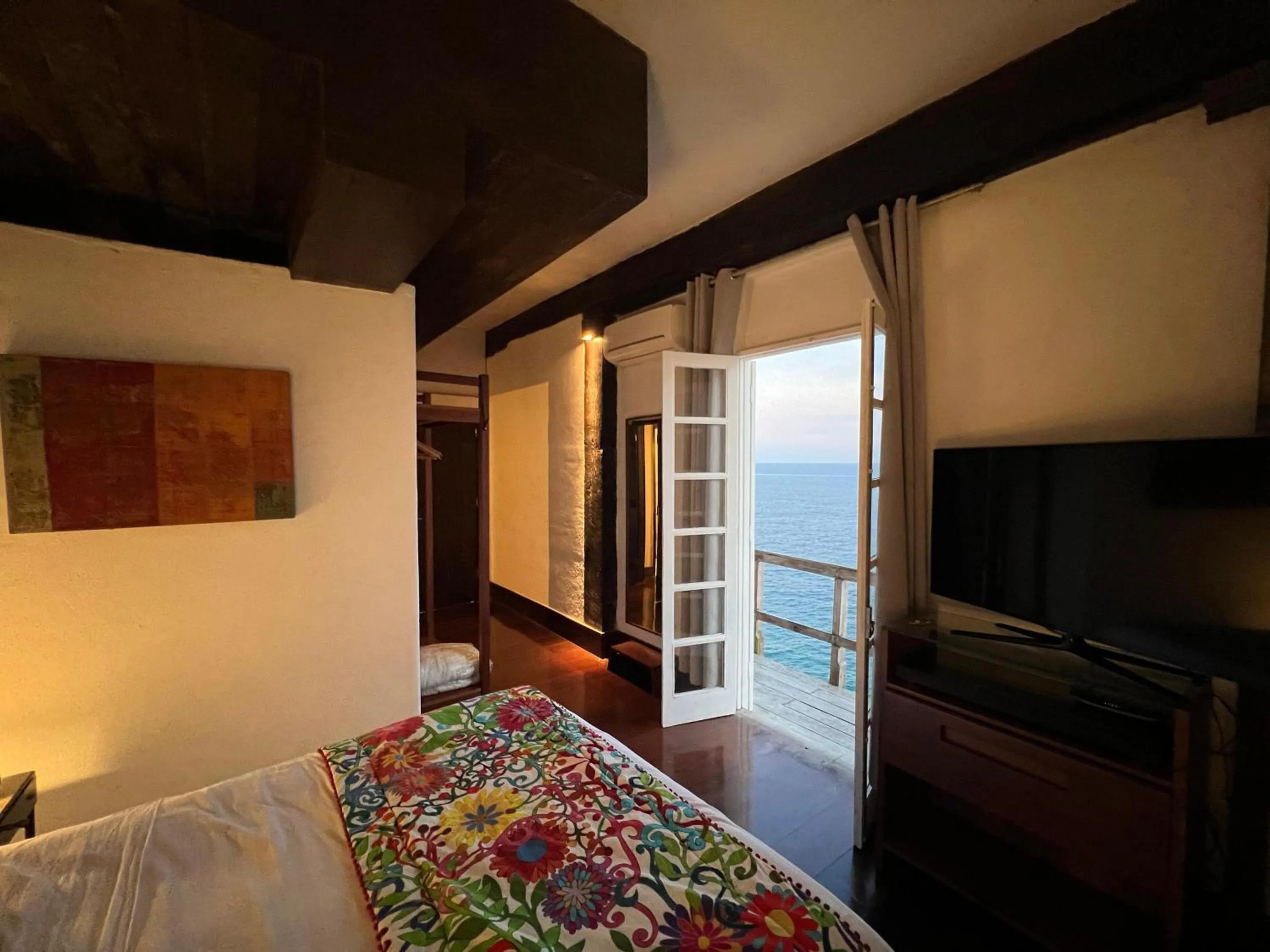 Bed in CLIFFSIDE - Boutique Hotel & Spa