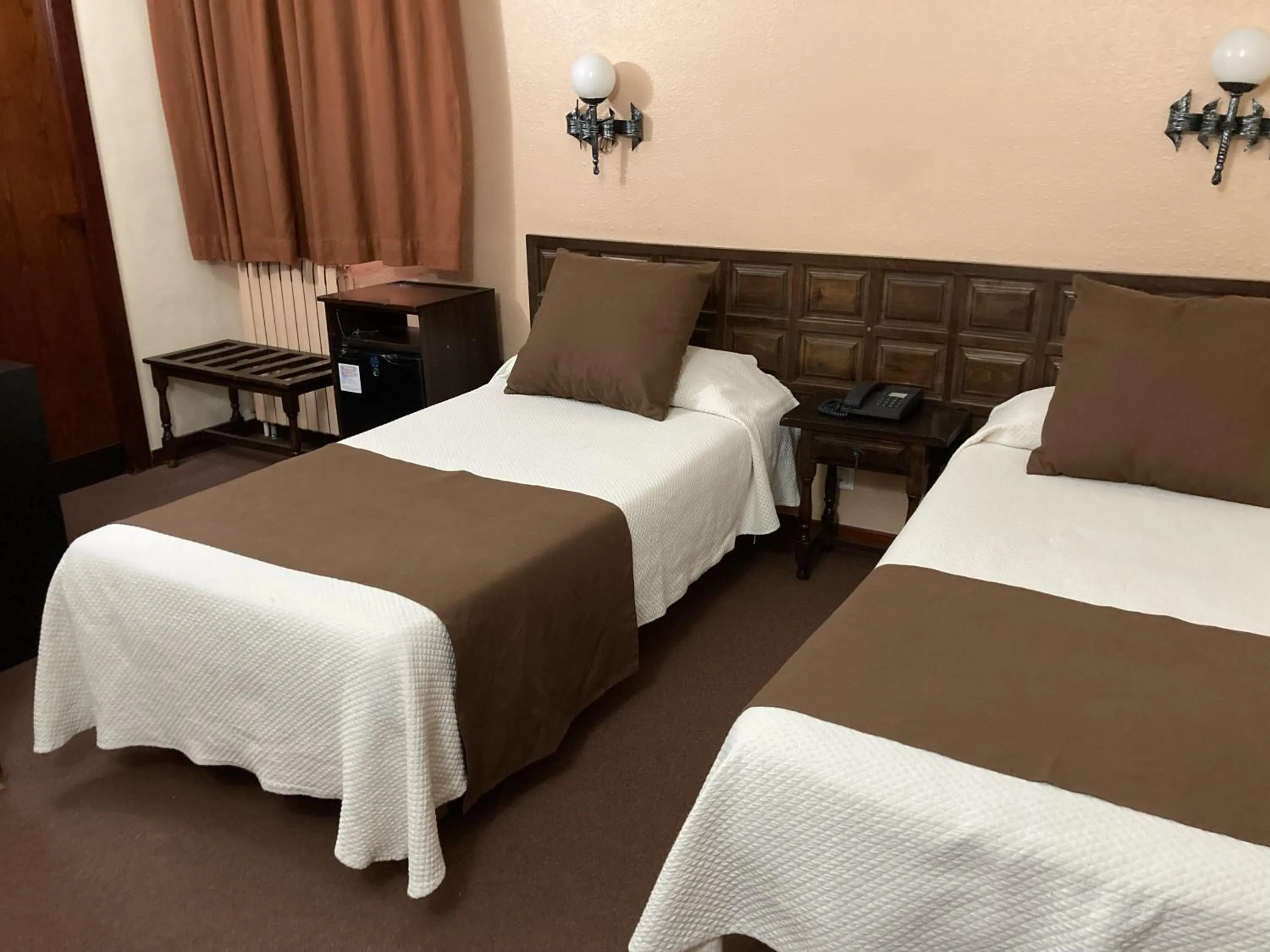 Bedroom, Bed in Hotel Folch