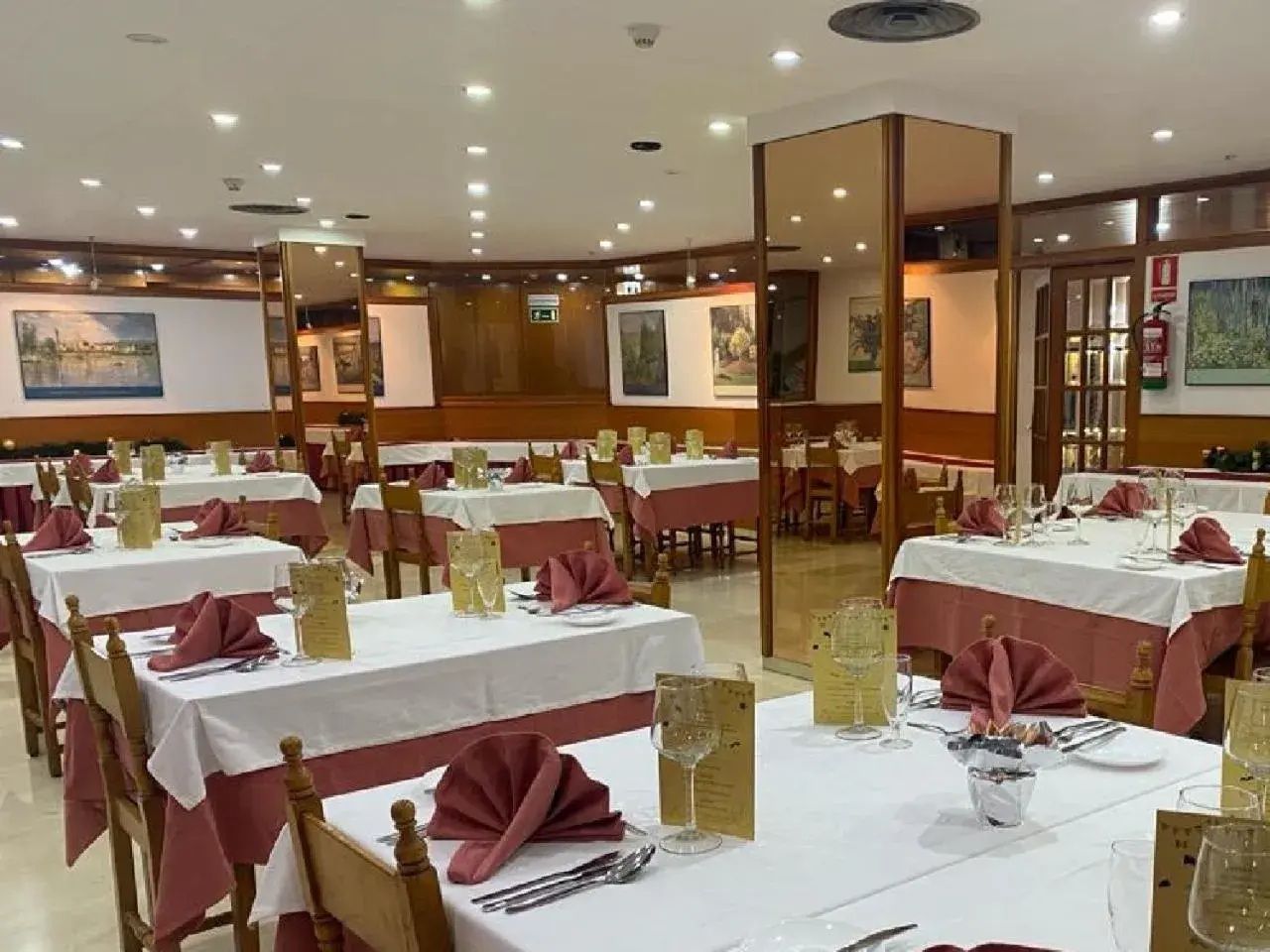 Restaurant/places to eat in Hotel Folch Restaurant/places to eat in Hotel Folch