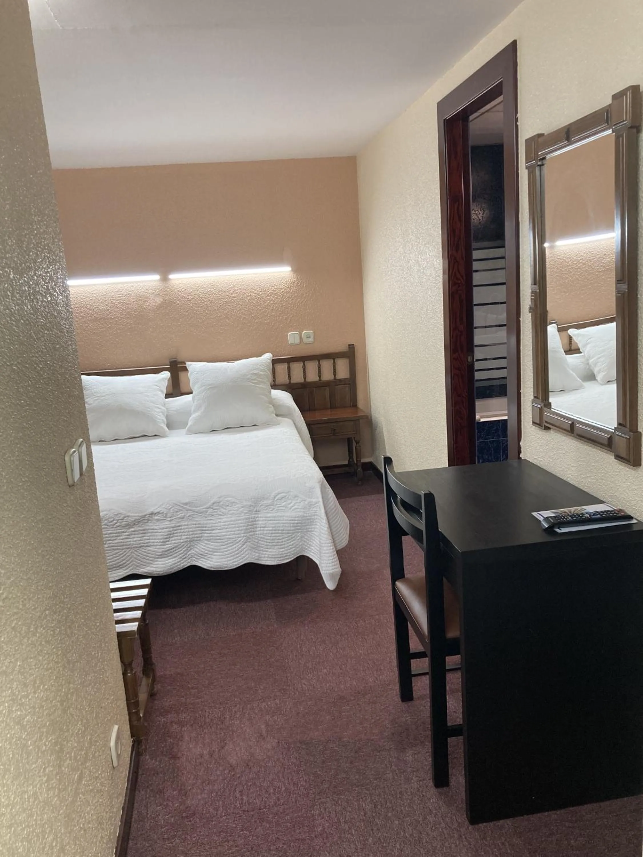 Bedroom, Bed in Hotel Folch