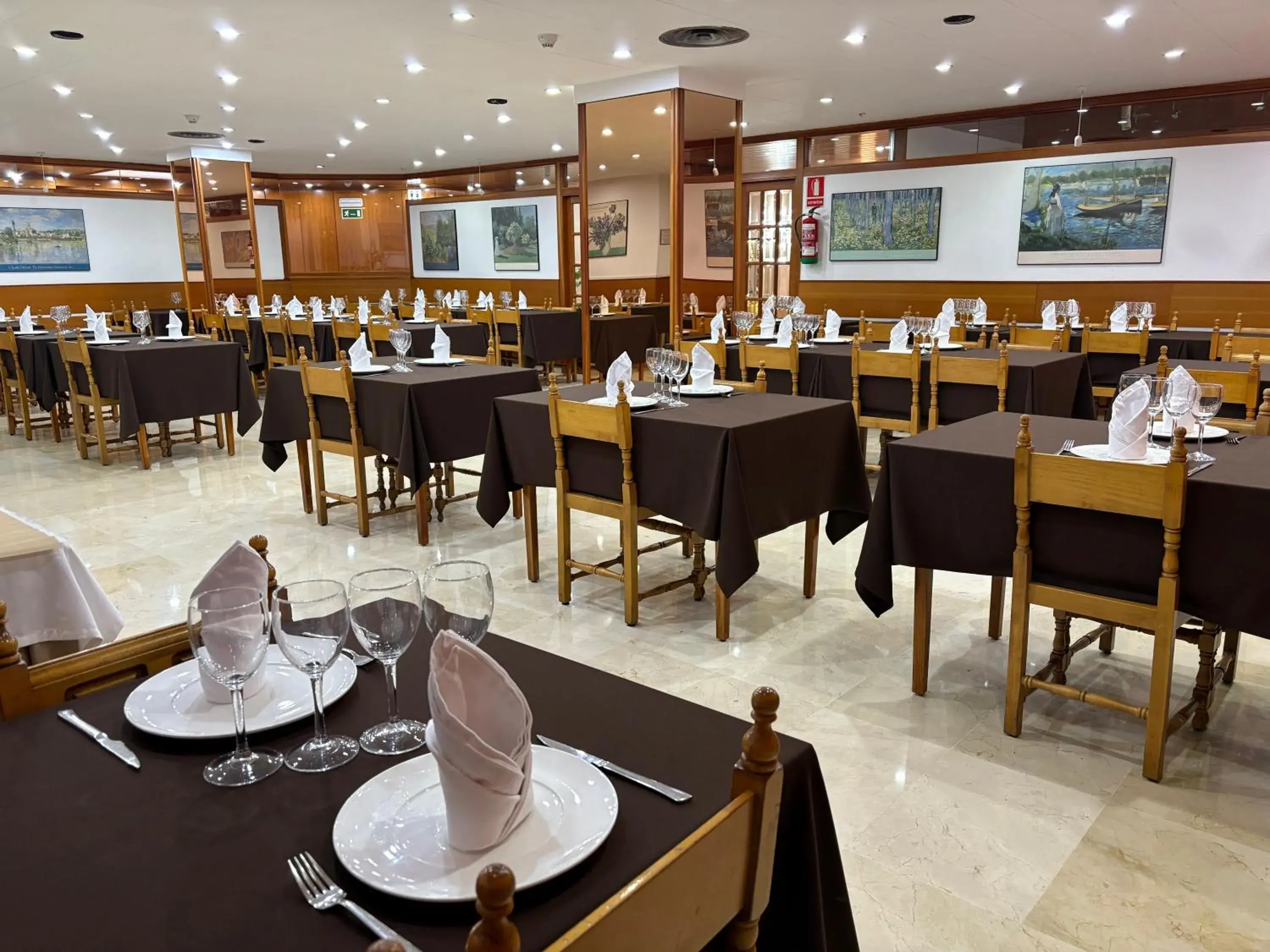 Restaurant/places to eat in Hotel Folch Restaurant/places to eat in Hotel Folch