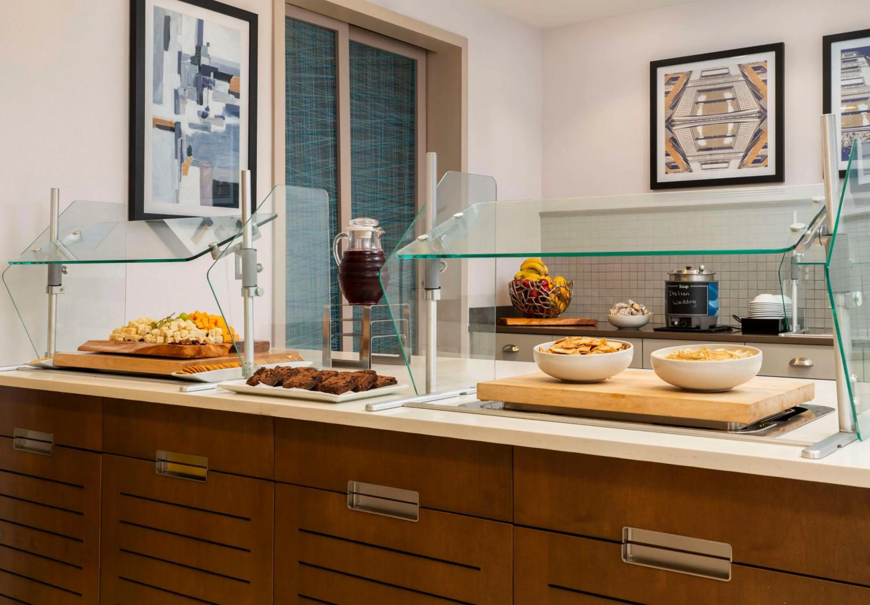 Dining area in Homewood Suites by Hilton Boston Brookline-Longwood Medical